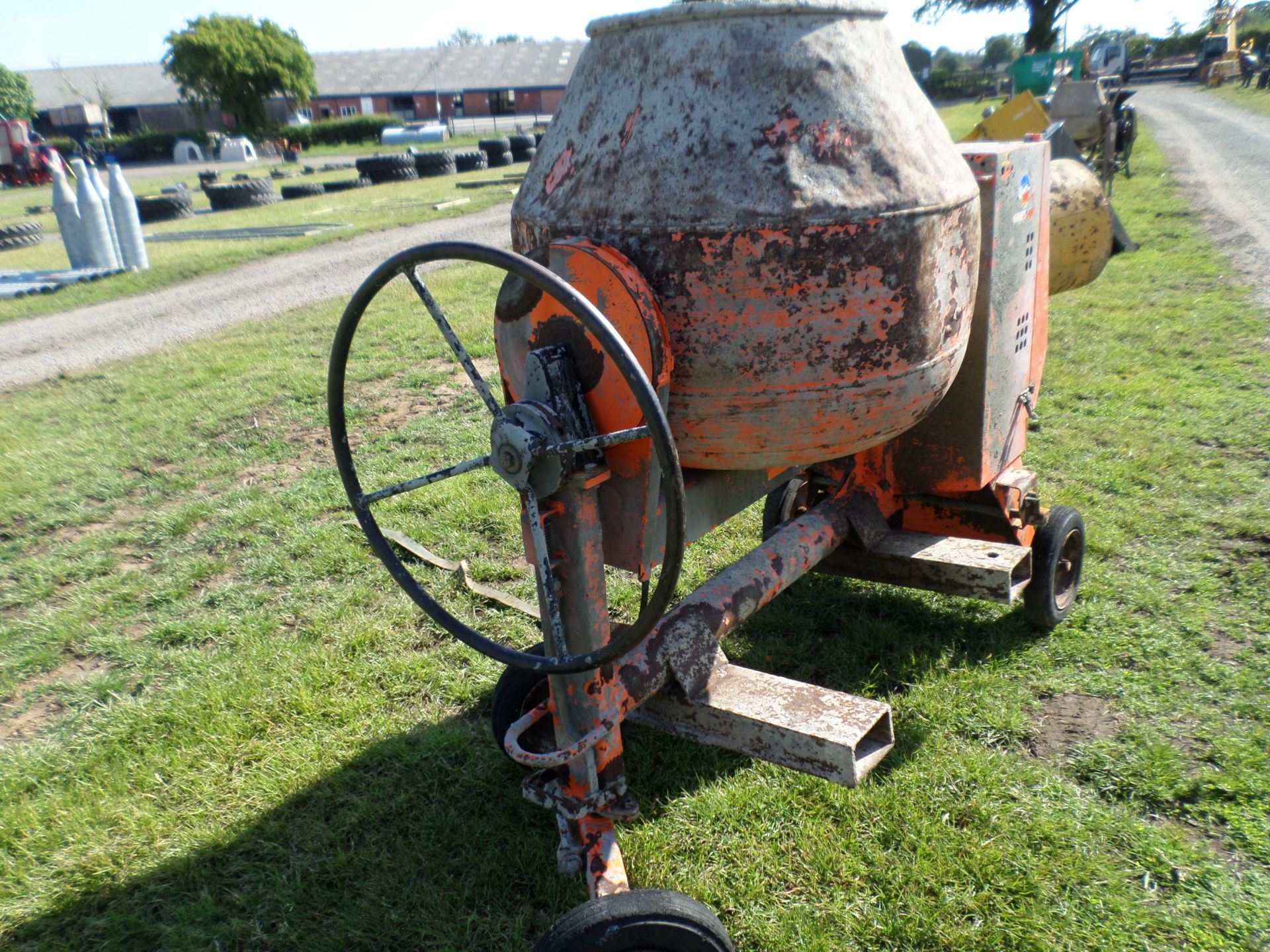 Belle 2008 cement mixer, electric start - Image 2 of 4