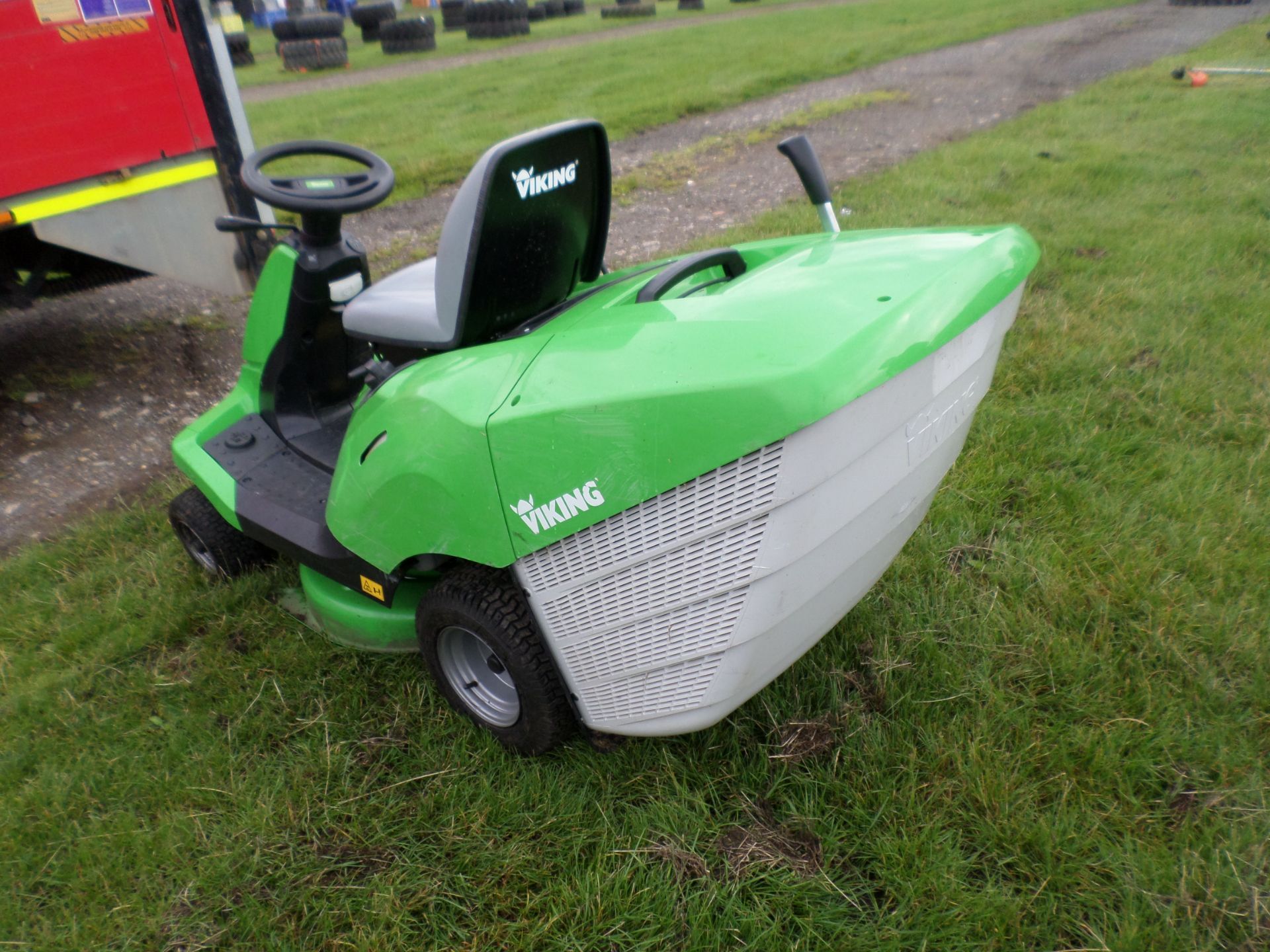 2015 Viking ride on mower with manual NO VAT - Image 2 of 2