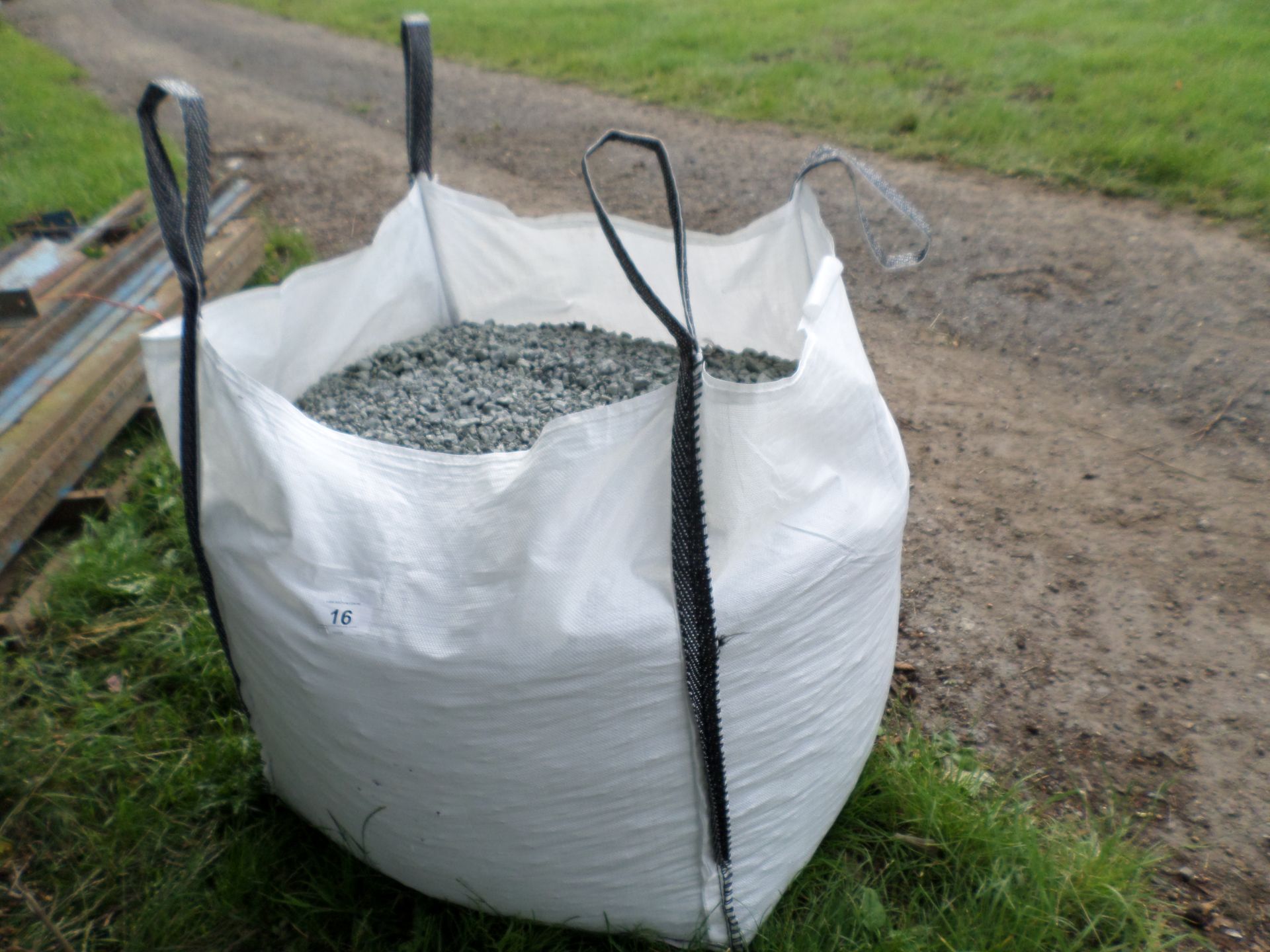 1T bulk bag of decorative grey granite 20mm gravel NO VAT