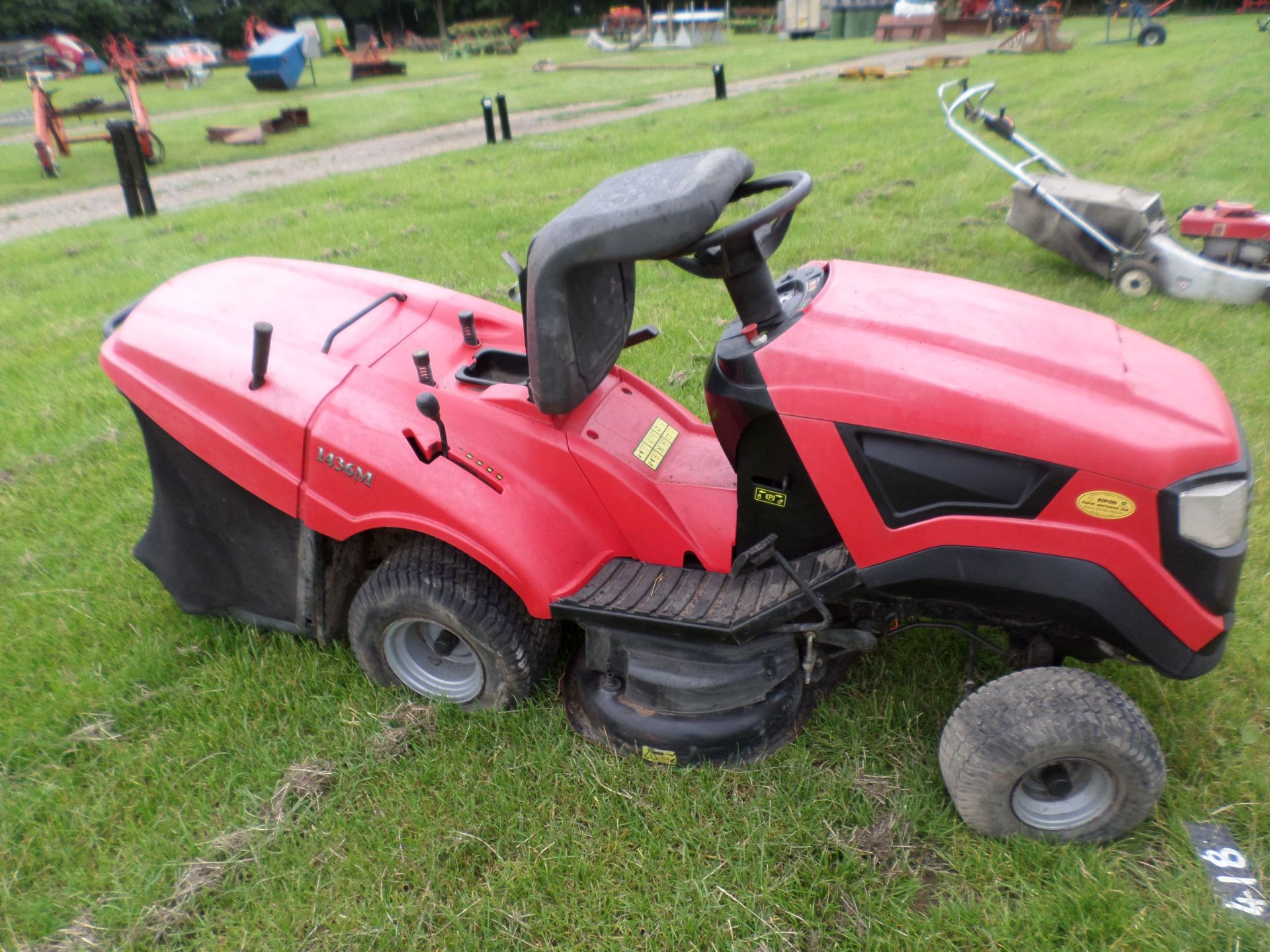 Mountfield garden ride on mower with collector box and key