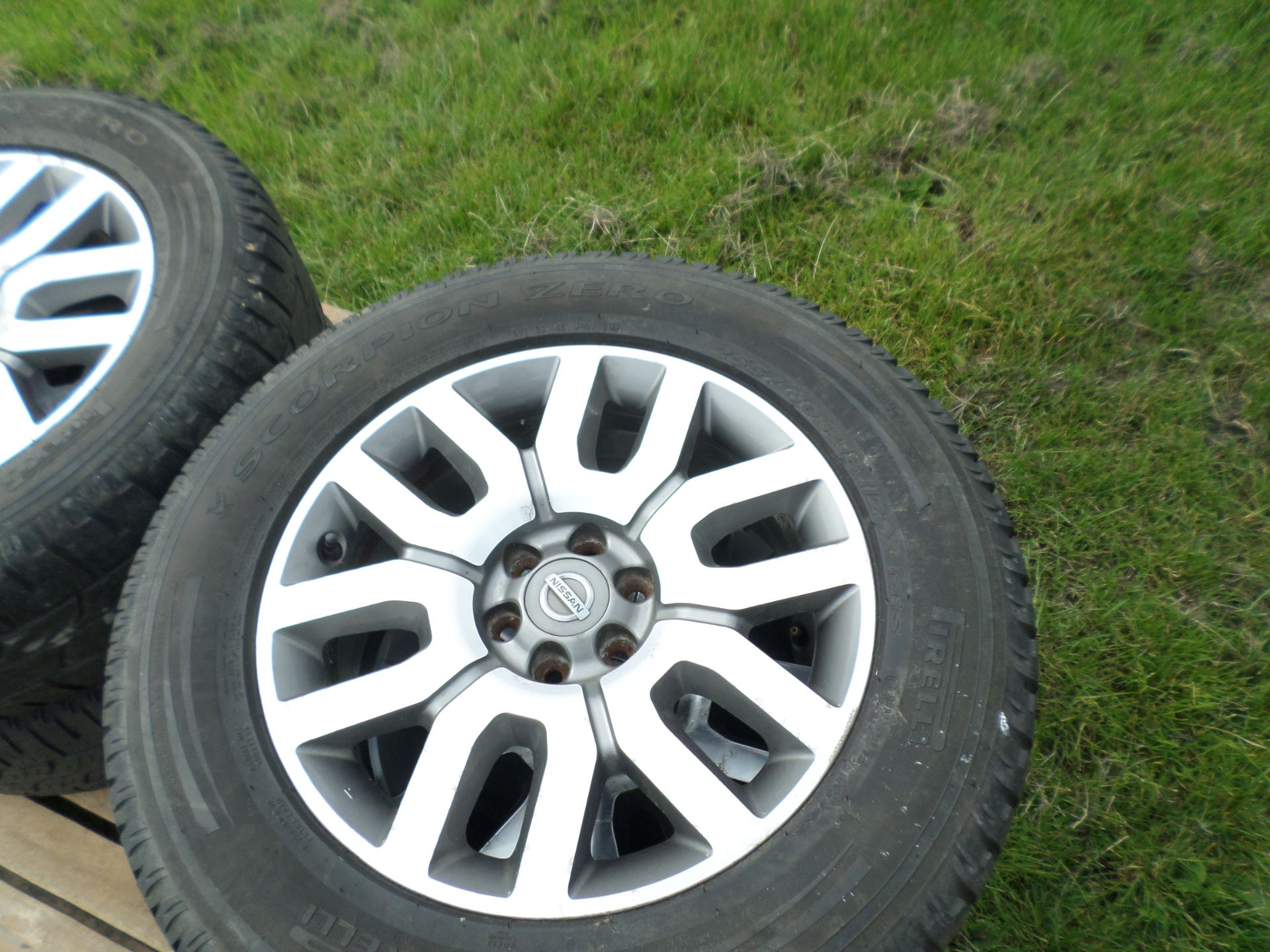 4 Nissan Navara D40 V6 alloy wheels and Pirelli tyres 255/60/18 NO VAT - Image 2 of 2