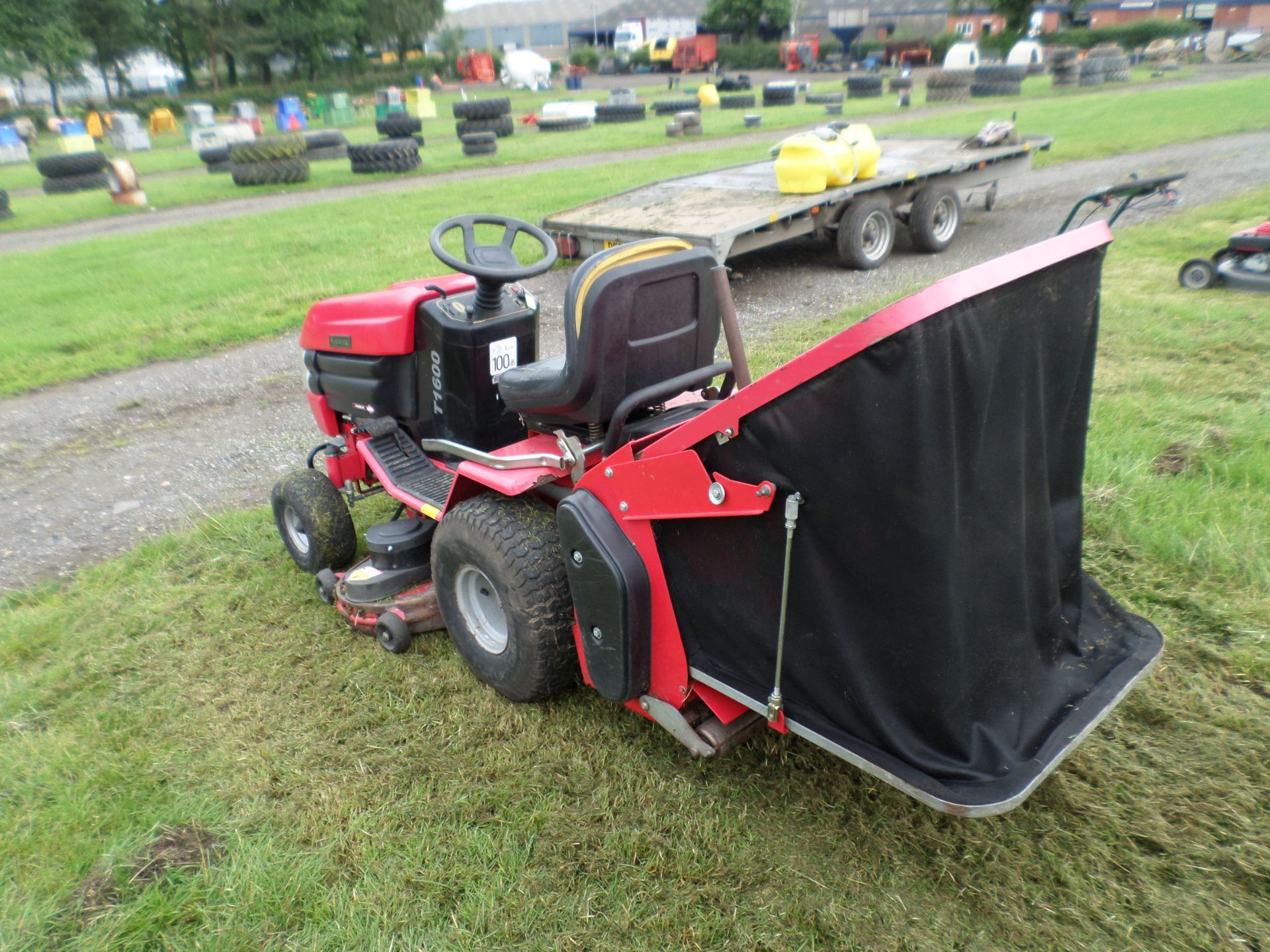 Westwood T1600 ride on mower part exchange machine used this season but not serviced, owers manual & - Image 3 of 3