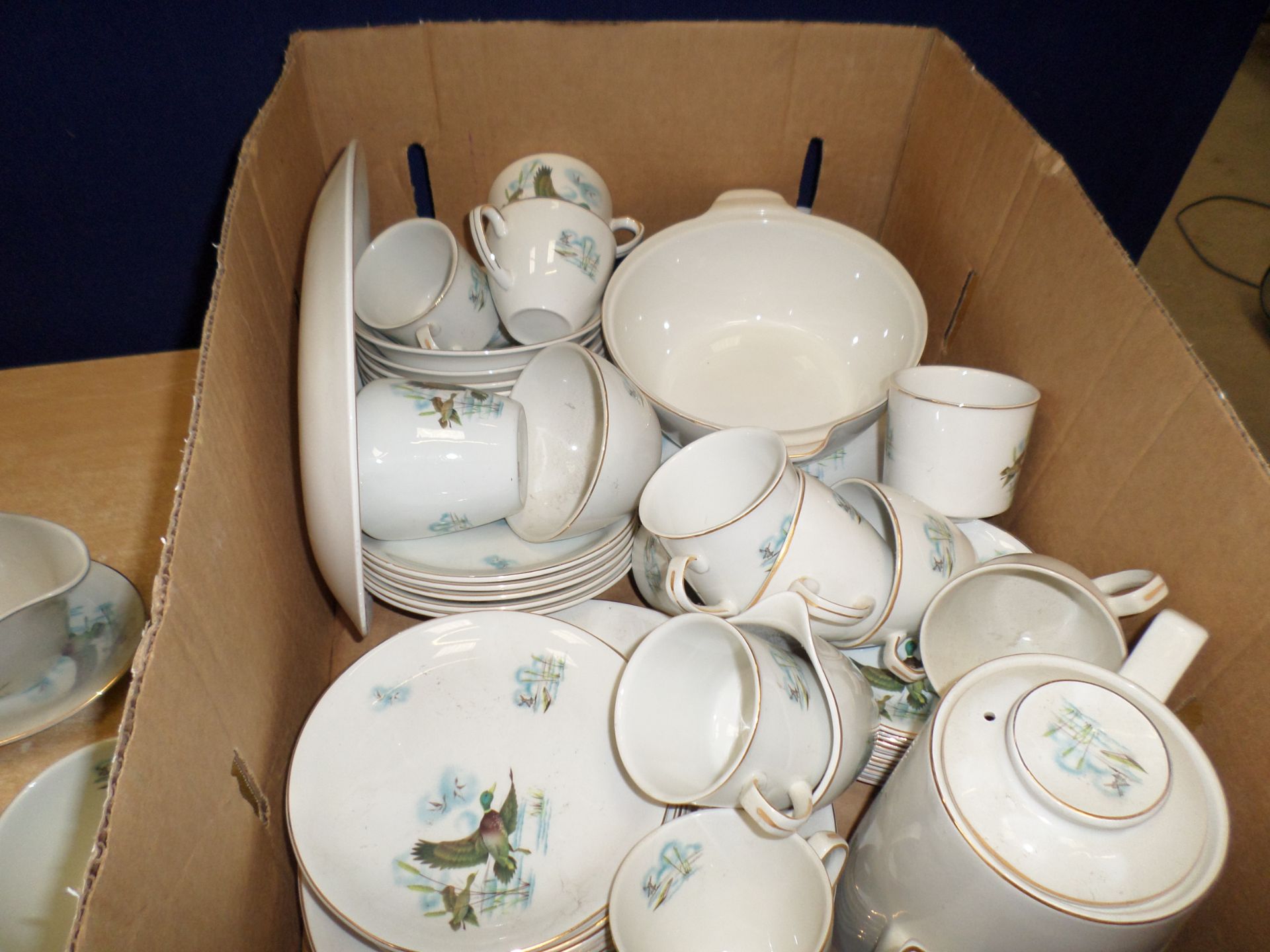 Box myott dinnerware - Image 2 of 3