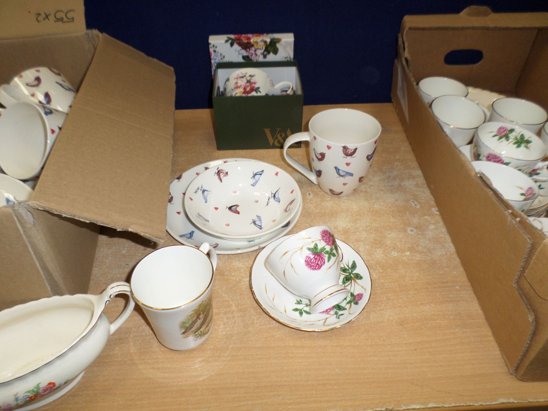 Box of tableware - Image 2 of 2