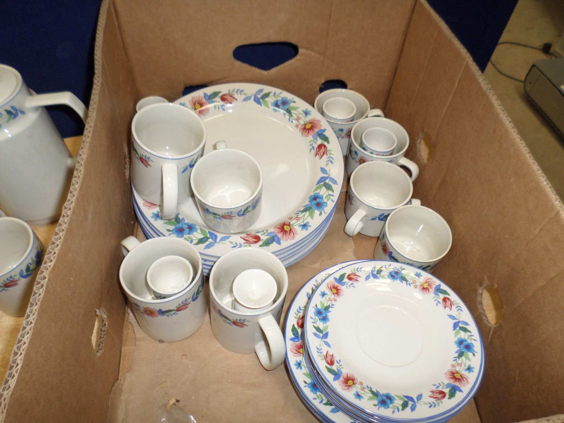 Large box of misc tableware - Image 2 of 3