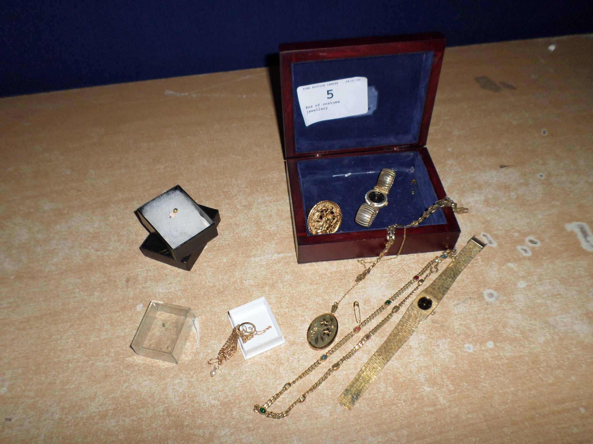 Box of costume jewellery - Image 2 of 3