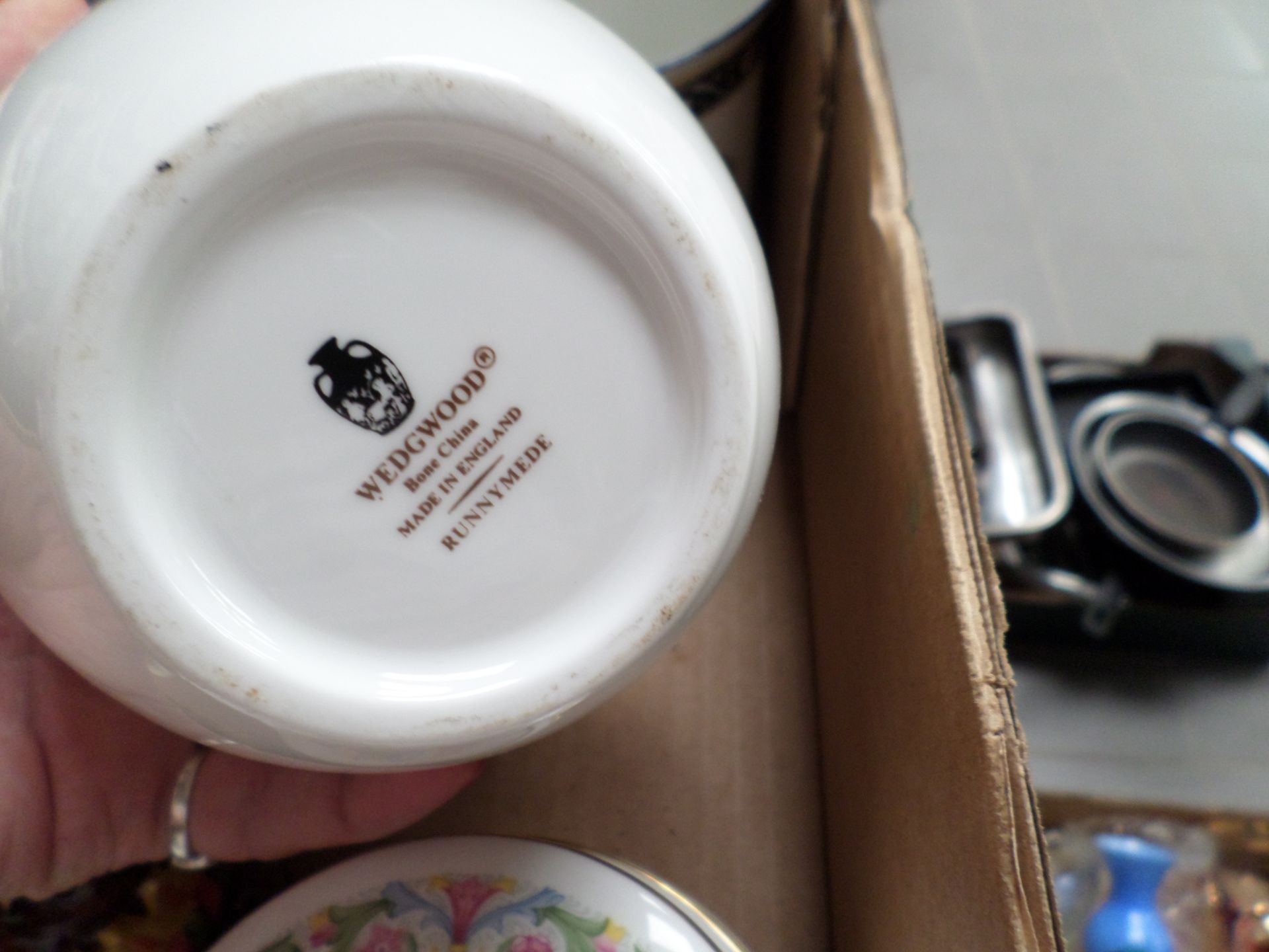 Box of ceramics including Coalport, Diana, Worcester mugs and Wedgwood - Image 4 of 5