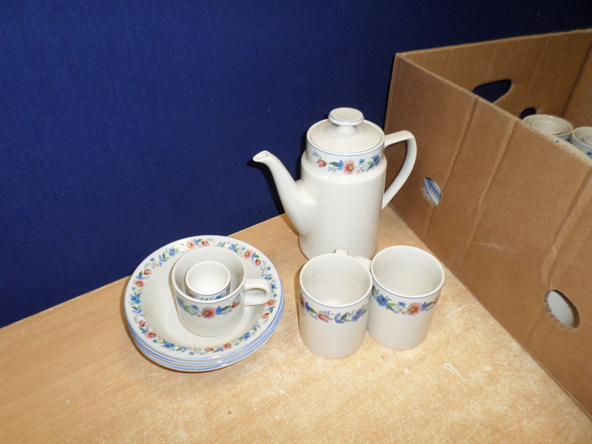 Large box of misc tableware - Image 3 of 3