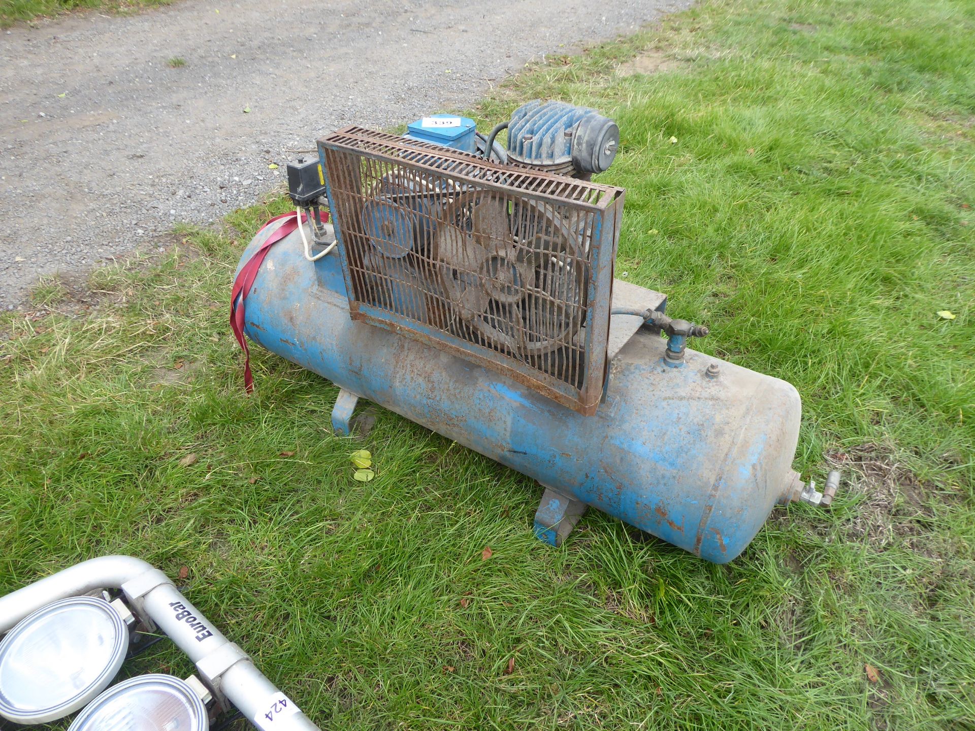 Large freestanding Inter-air 240v compressor NO VAT - Image 3 of 3