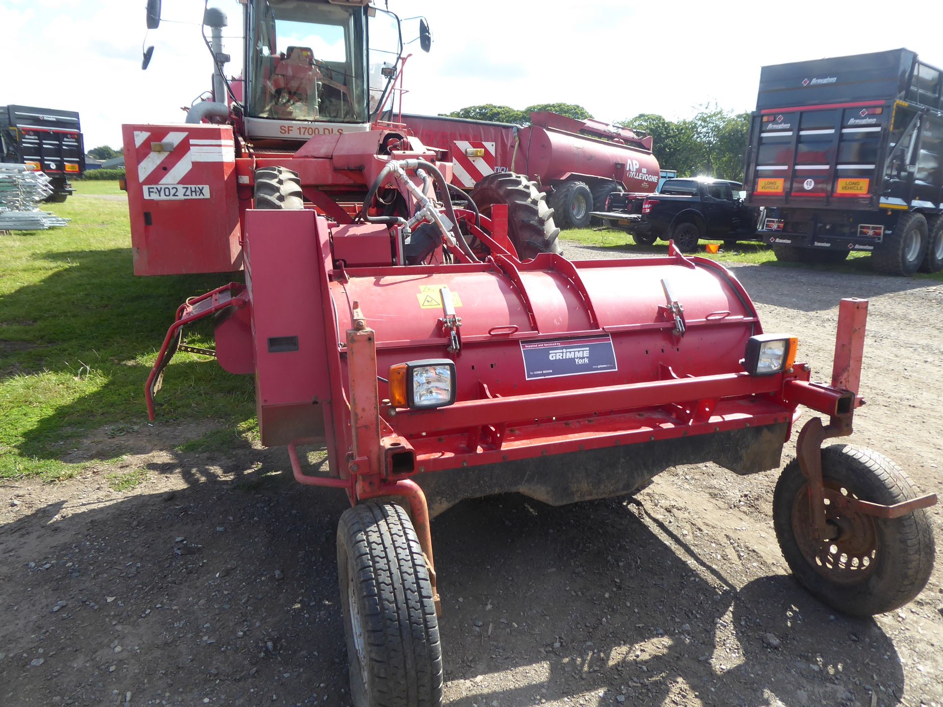 Grimme SF1700 DLS self propelled potato harvester c/w side discharge front topper, 800 tyre and - Image 2 of 5