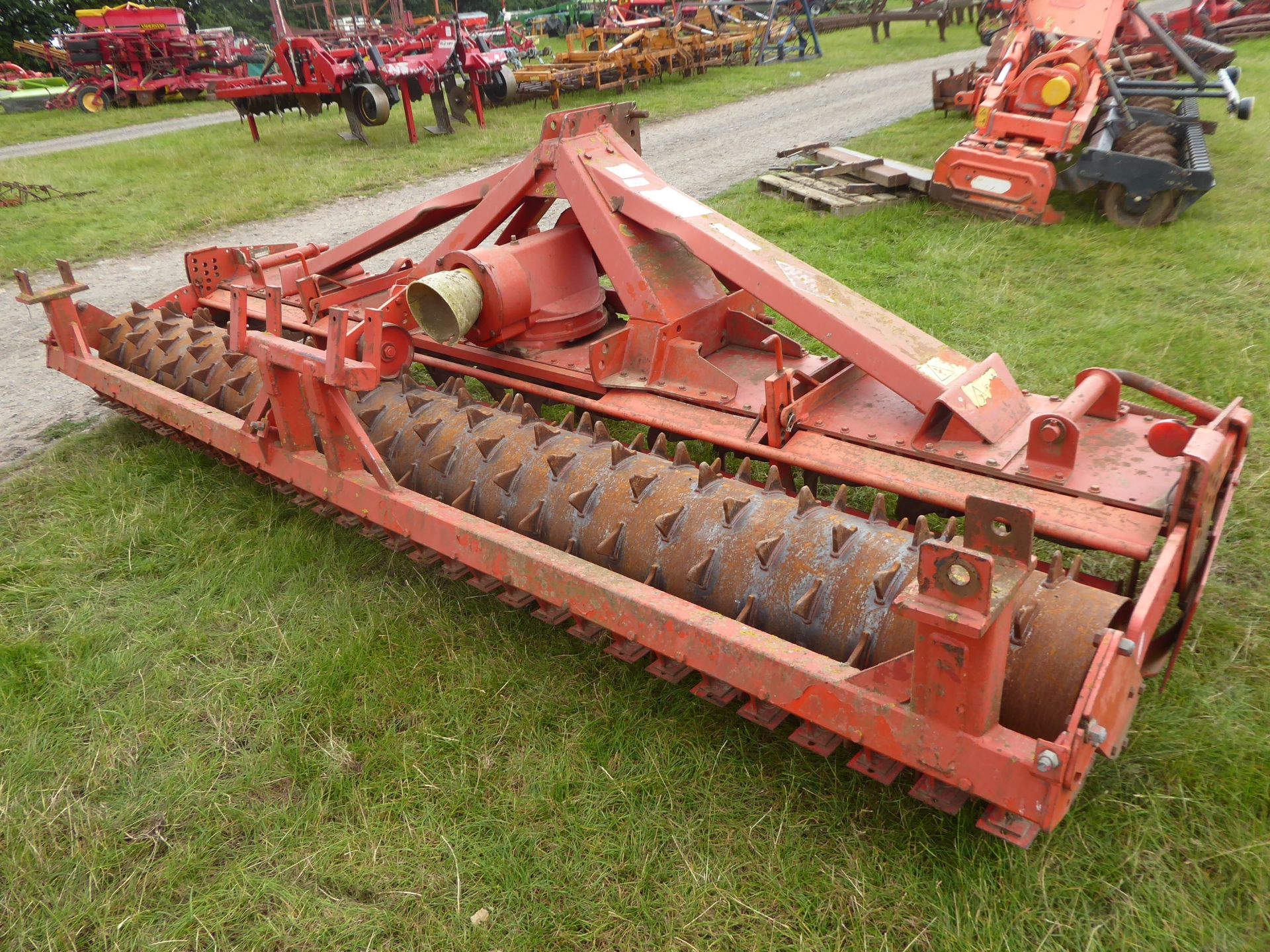 Kuhn HR4002 4m power harrow c/w packer - Image 2 of 2