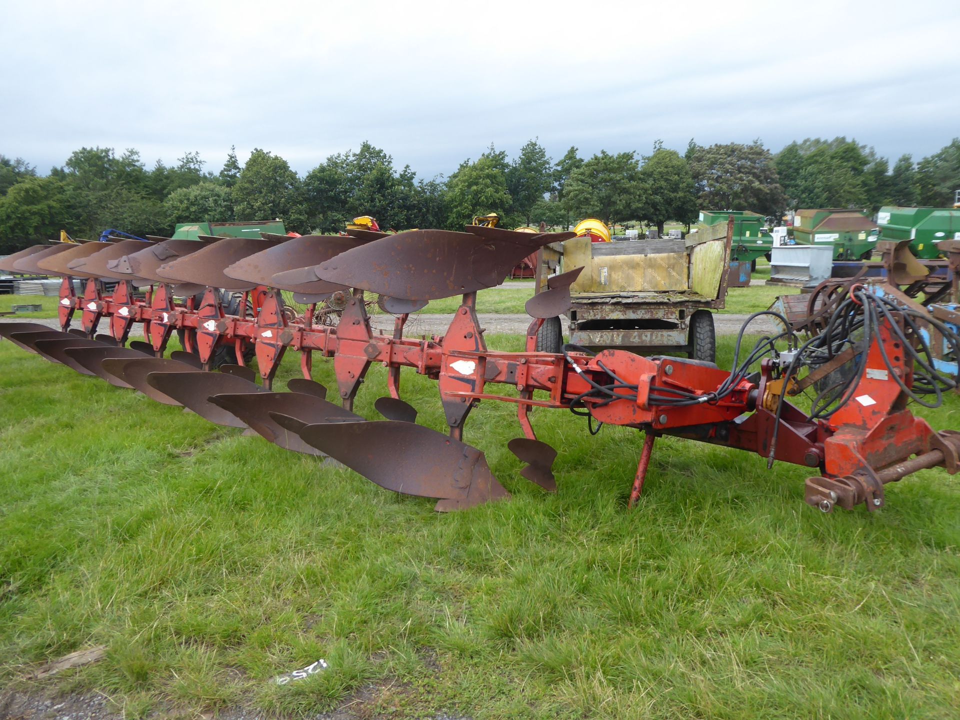 Kuhn 8 fur semi mounted plough Kuhn 8 Fur semi mounted plough