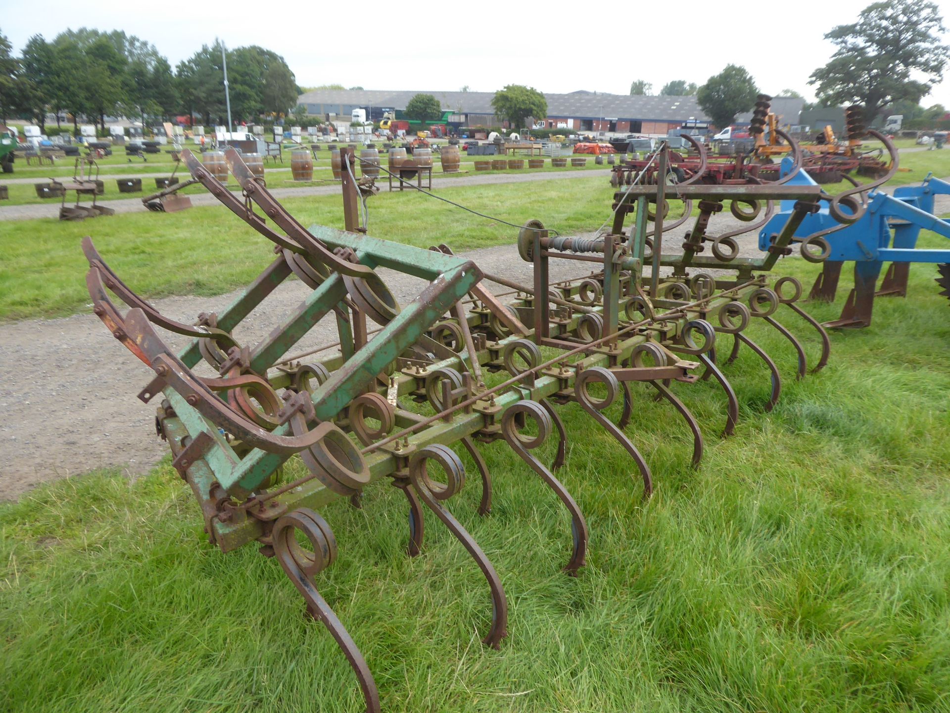 John Deere 15ft folding pigtail cultivator - Image 2 of 2