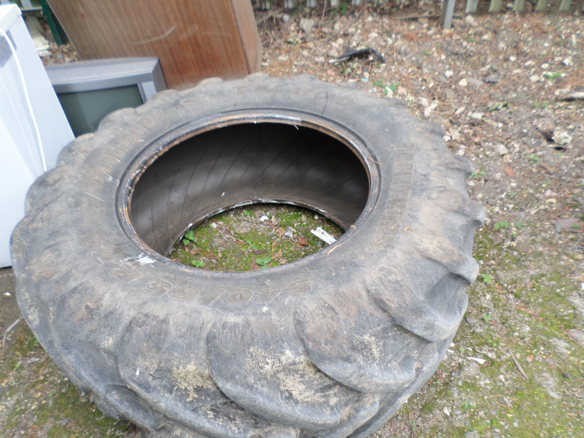 Pair of 540/65R28 Trelleborg TM800 radial tyres approx 15\% sound - Image 2 of 2