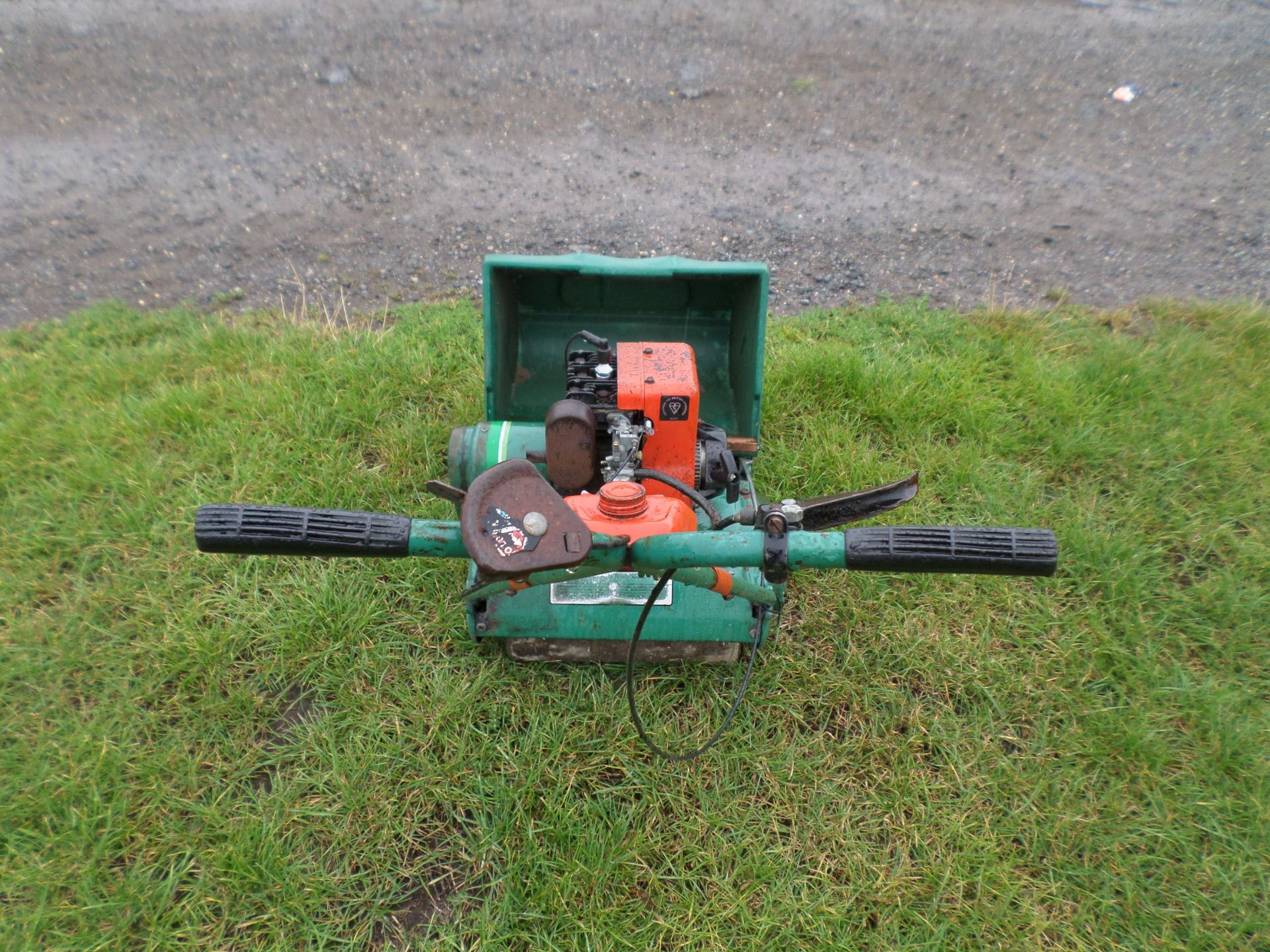 Qualcast petrol cylinder mower NO VAT - Image 2 of 2