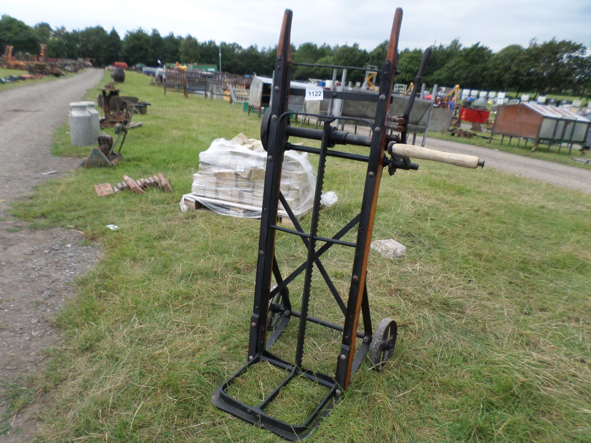 Cooks of Yaxley refurbished sack lifter, completely stripped, metal parts blast cleaned NO VAT - Image 3 of 3