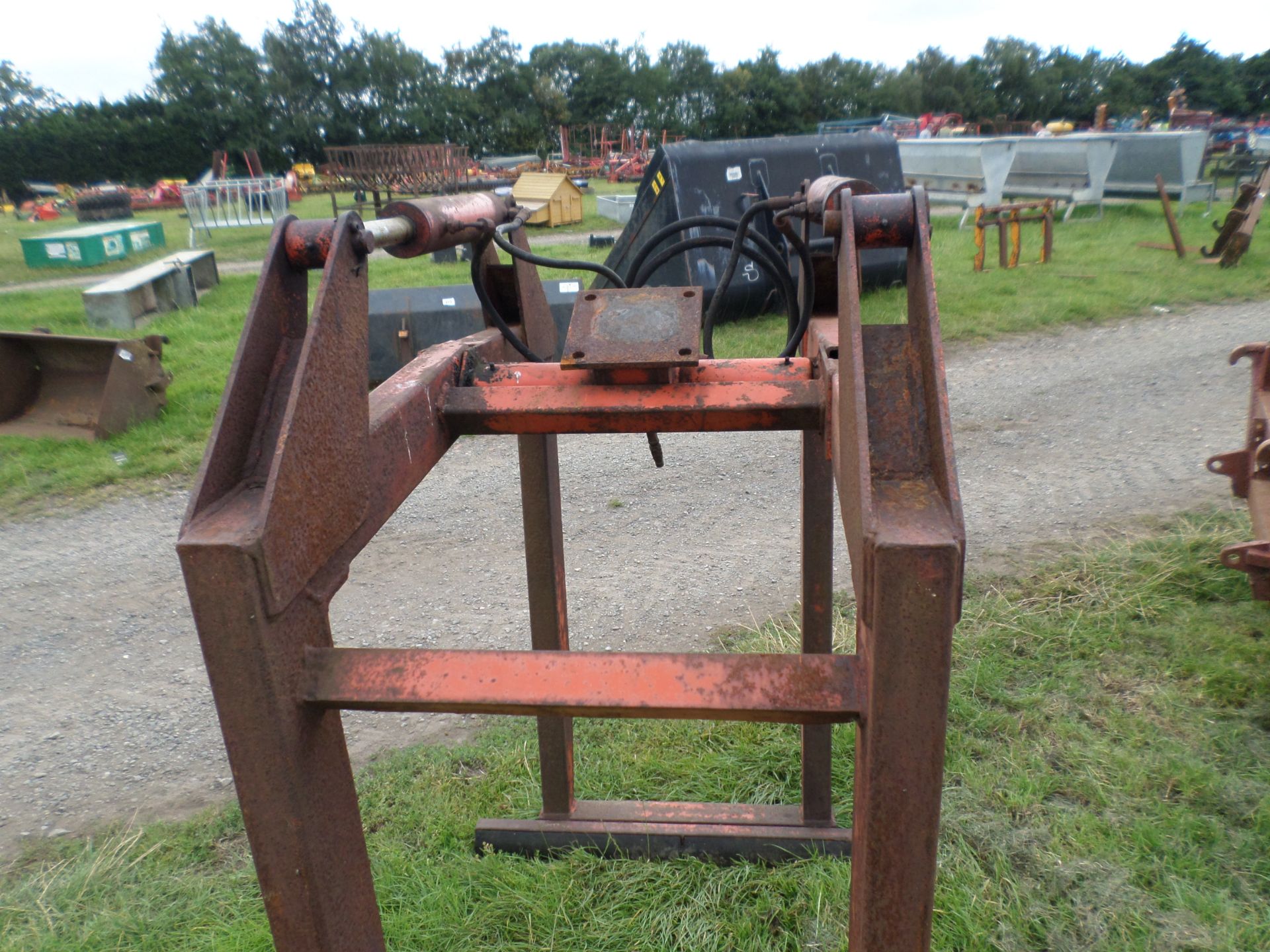 Pallet brick grab - Image 2 of 2