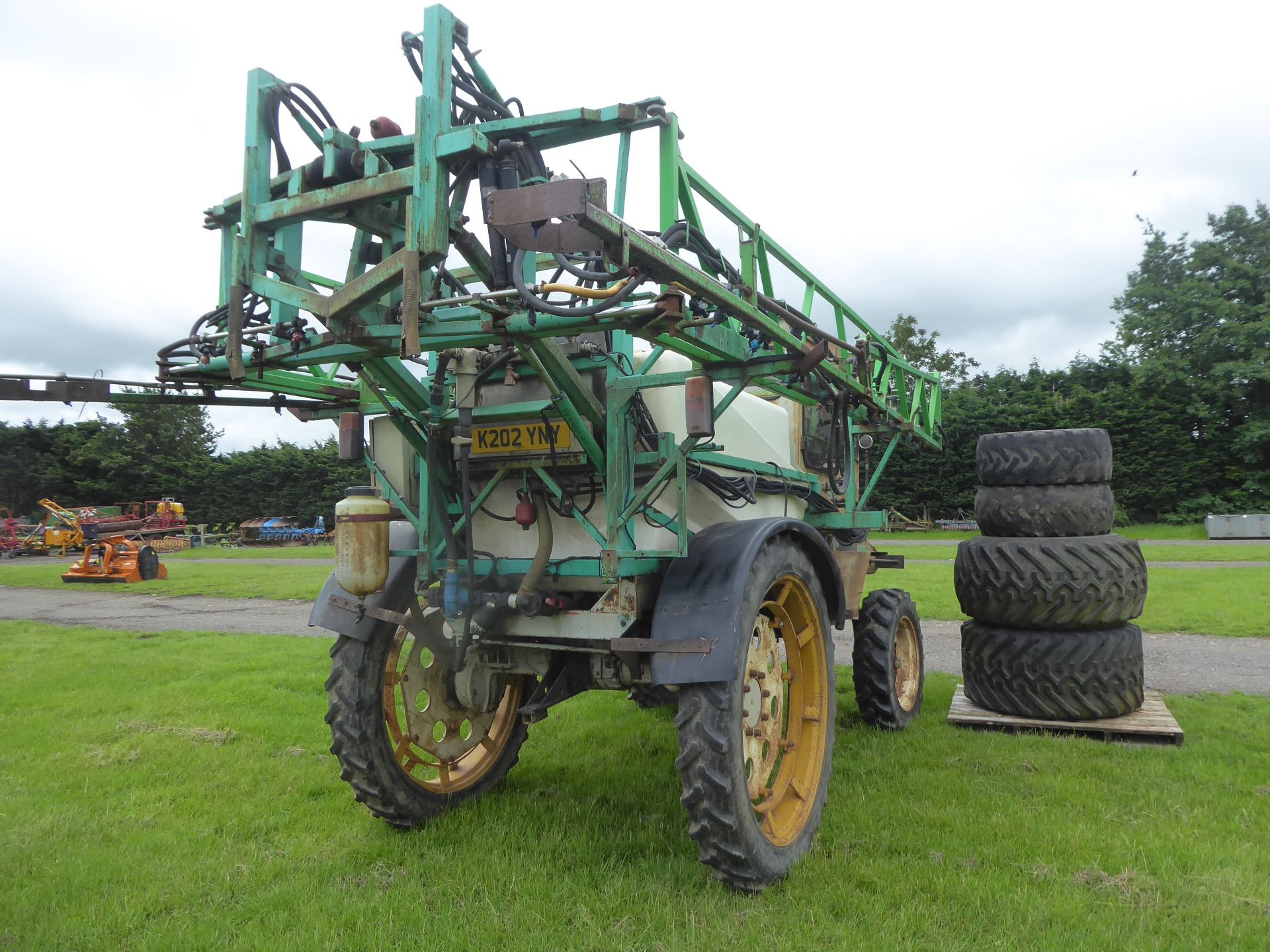 Chaviot 2000 self propelled 24m sprayer - Image 2 of 4