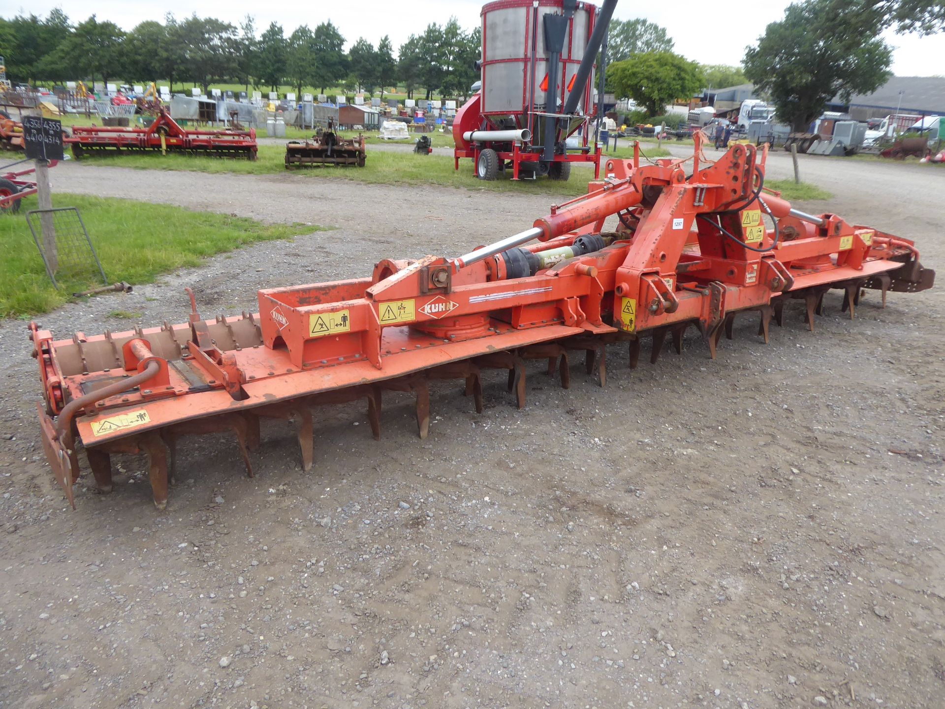 Kuhn HR6003DR 6m Folding power harrow