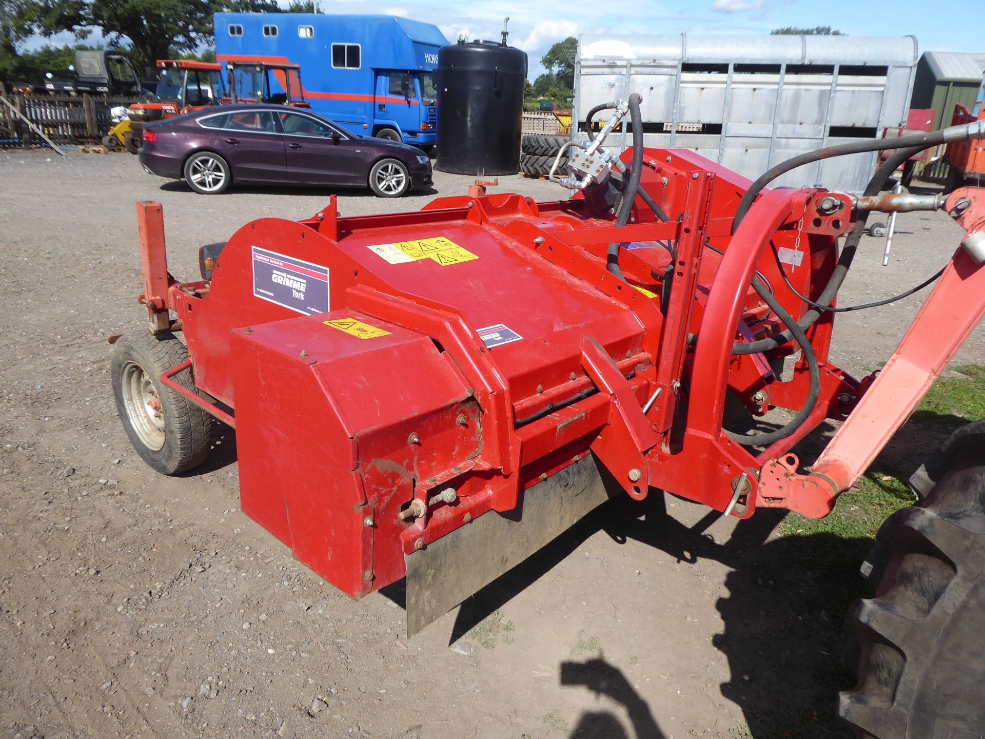 Grimme SF1700 DLS self propelled potato harvester c/w side discharge front topper, 800 tyre and - Image 3 of 5