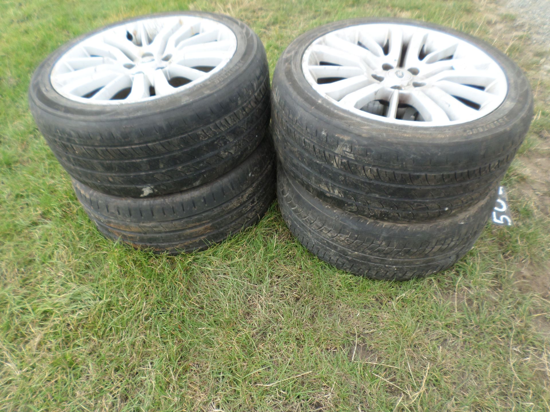 4 Landrover tyres on aluminium rims NO VAT - Image 2 of 2