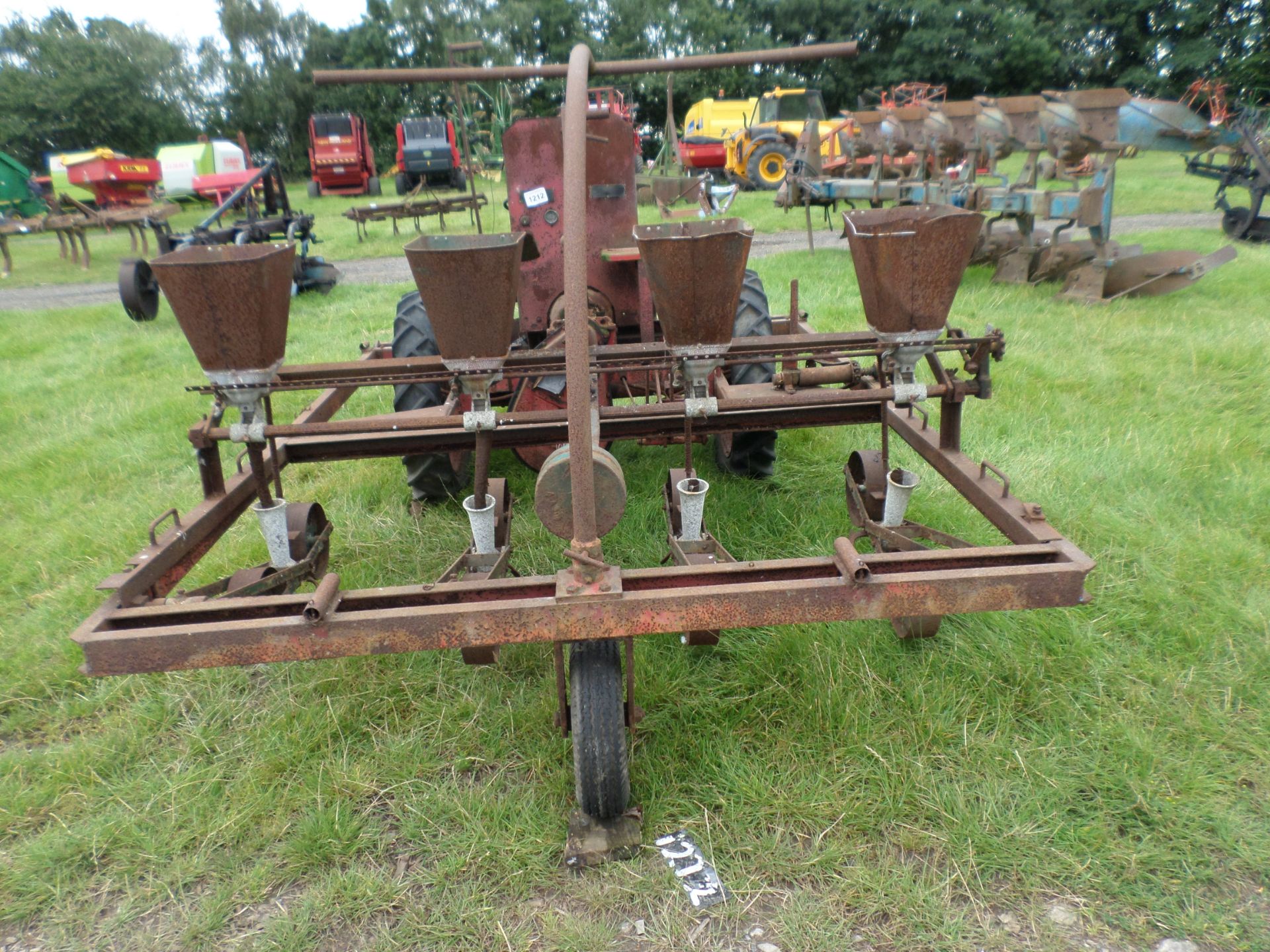 Bean tool carrier tractor NO VAT - Image 2 of 2