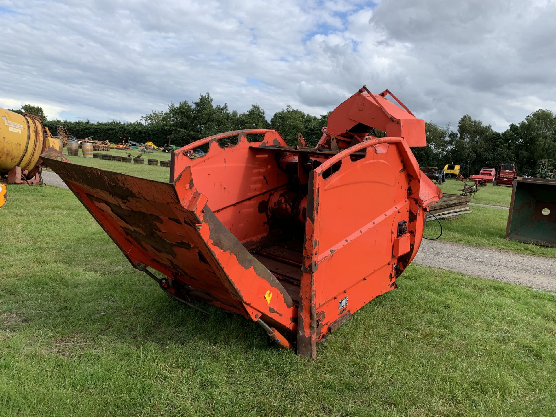 2007 Kuhn 2060M silage/straw chopper, electric controls - Image 4 of 4