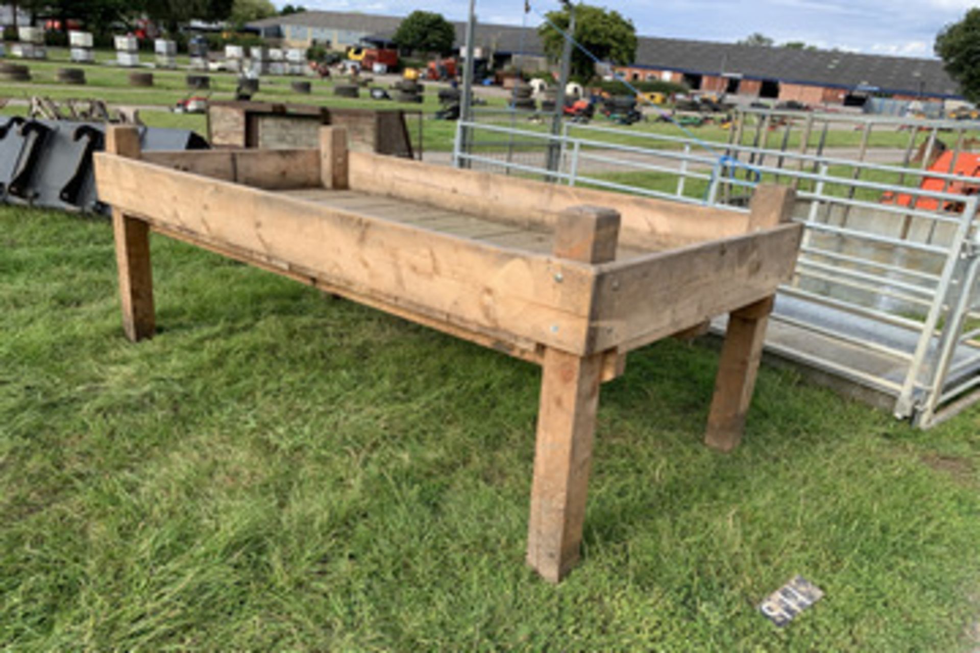 8' x 4' Wooden cattle tumril - Image 2 of 2