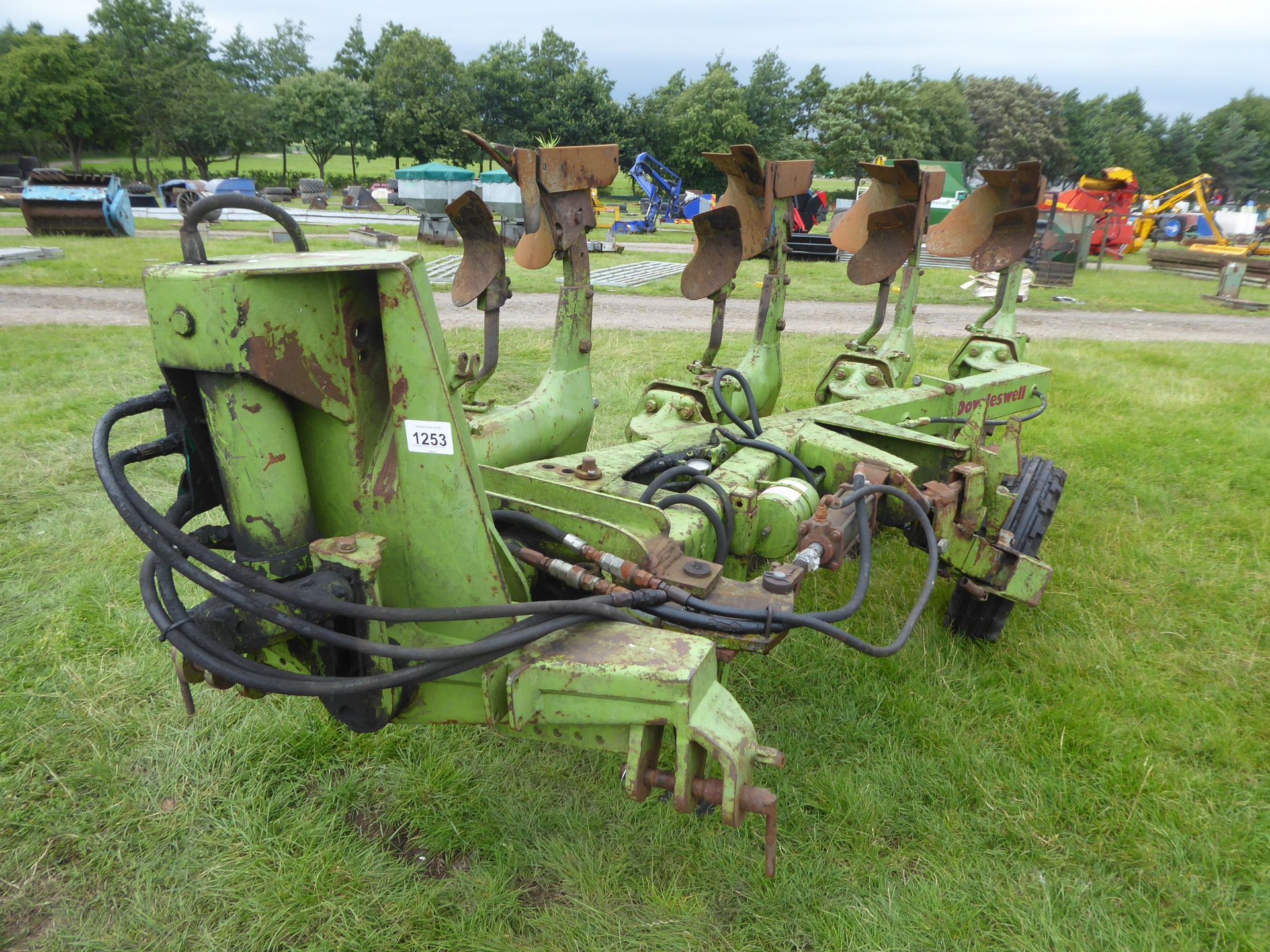 Dowdeswell DP7 4F auto reset plough - Image 2 of 2