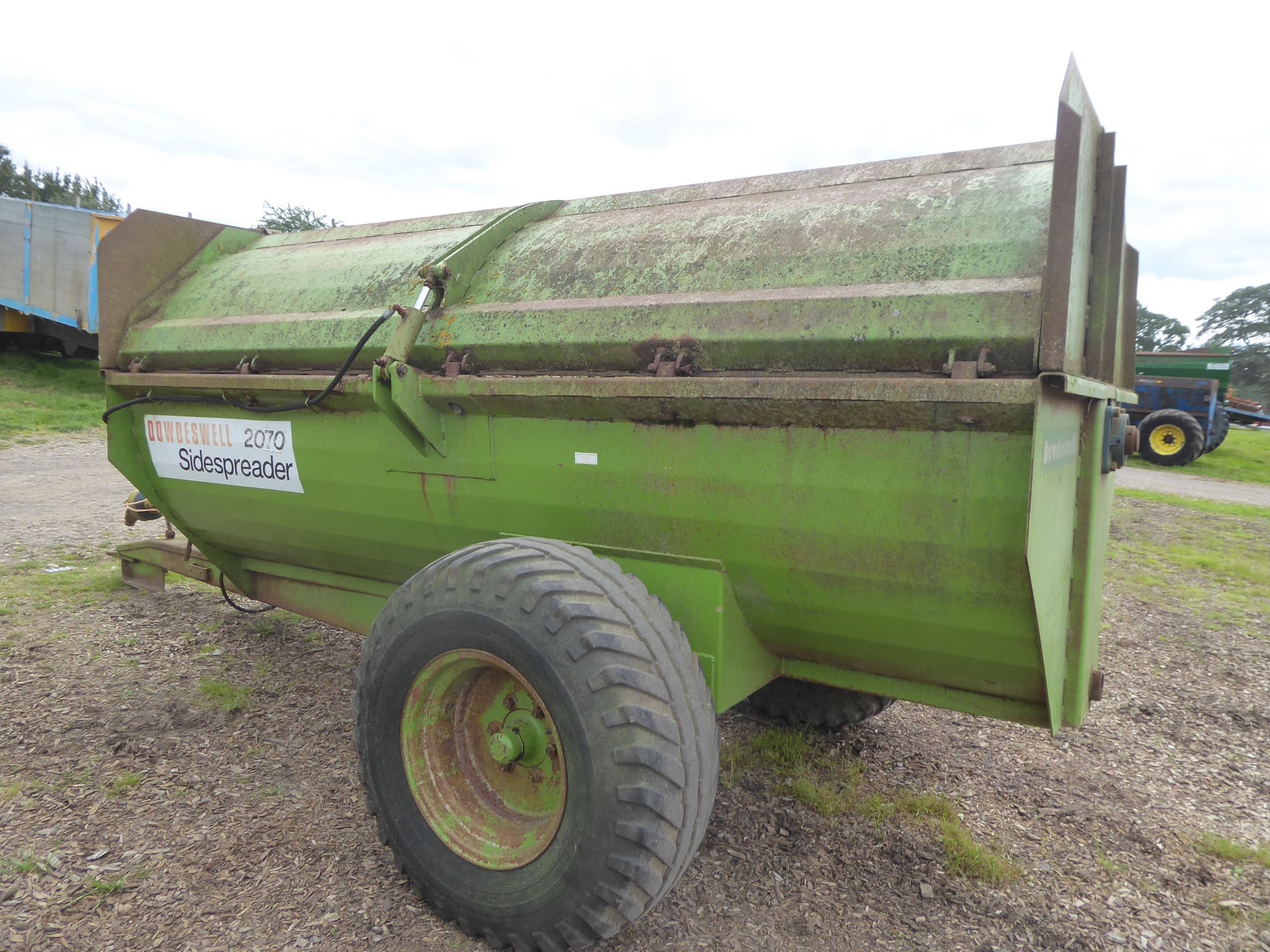 Dowdeswell muck spreader with PTO and brakes, little use - Image 2 of 3