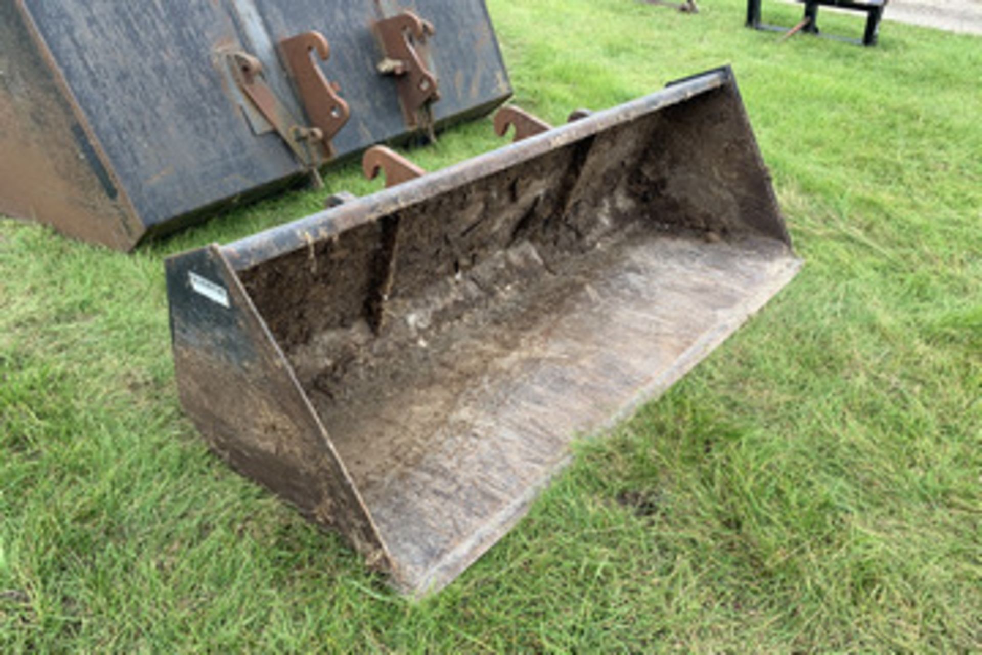 Loader bucket with Euro brackets and JCB compact brackets, 6'7"