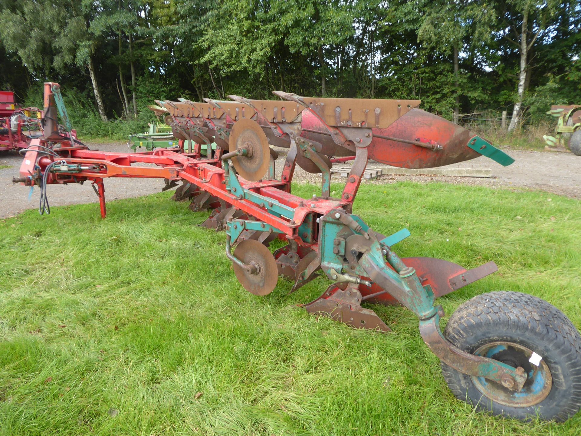 Kverneland 6F vari width reversible plough - Image 2 of 3