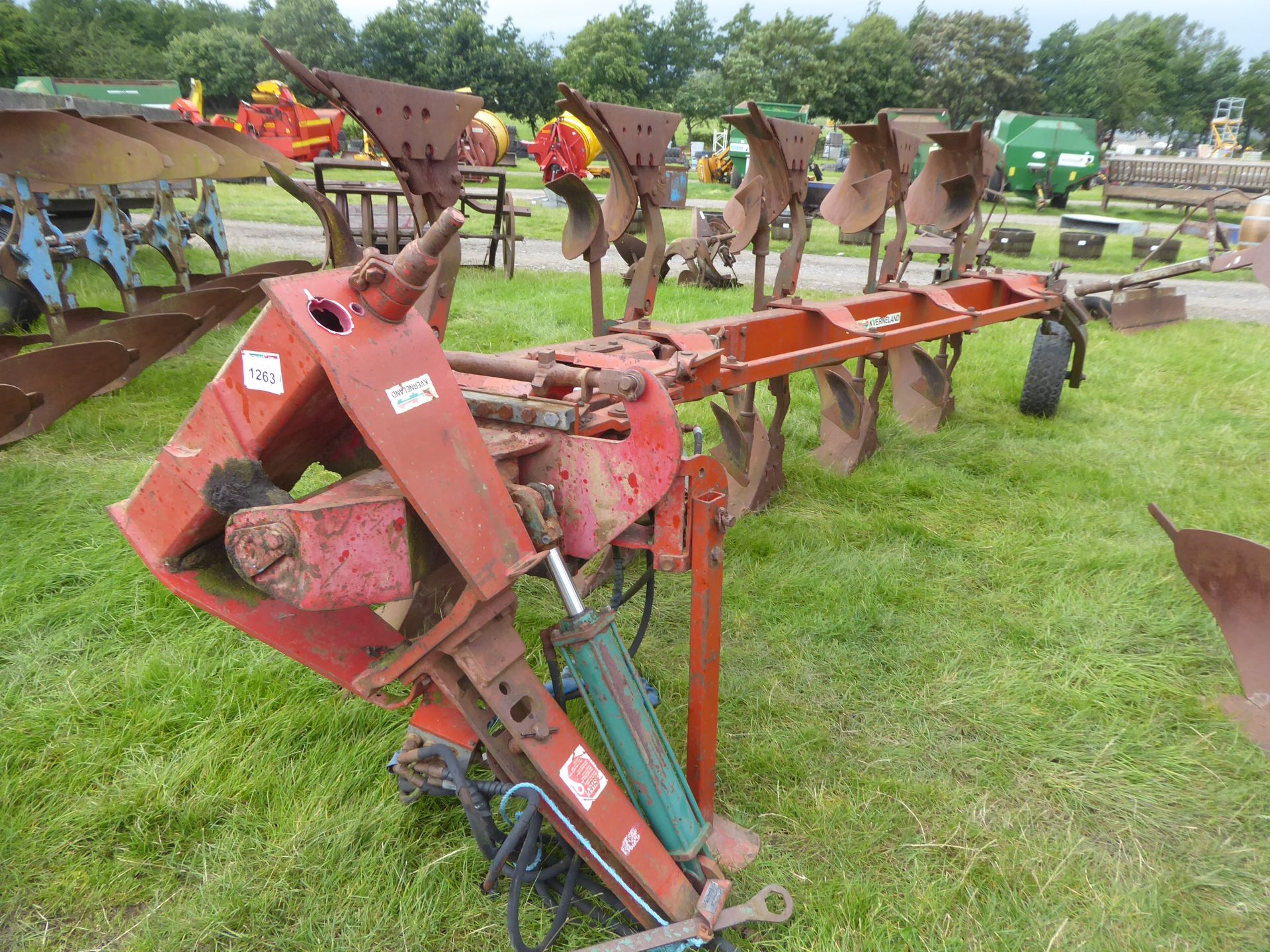 Kverneland LB100 5 f rev plough c/w hyd vari width - Image 2 of 2