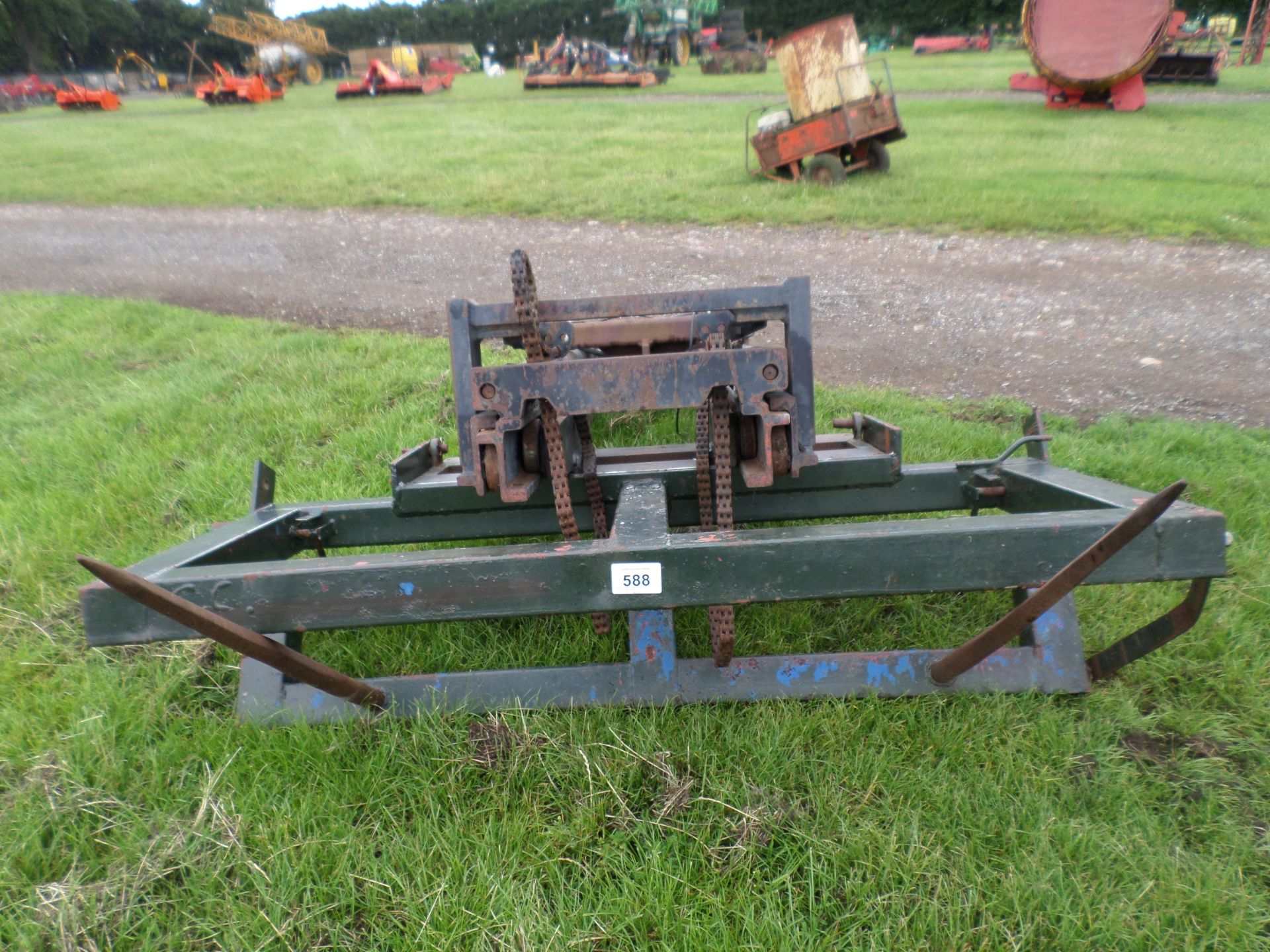 Tractor front linkage mounted bale loader c/w folding spike and lights - Image 3 of 3