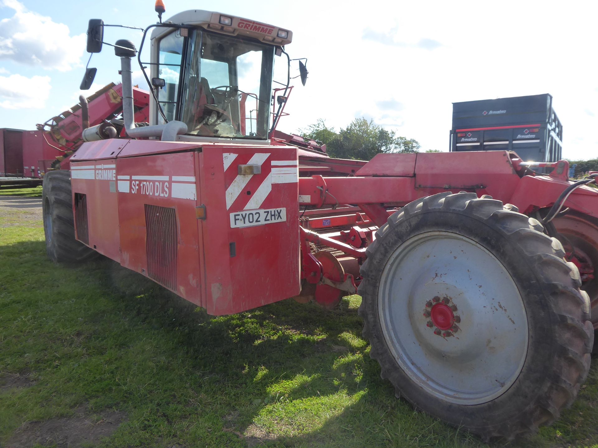 Grimme SF1700 DLS self propelled potato harvester c/w side discharge front topper, 800 tyre and - Image 5 of 5