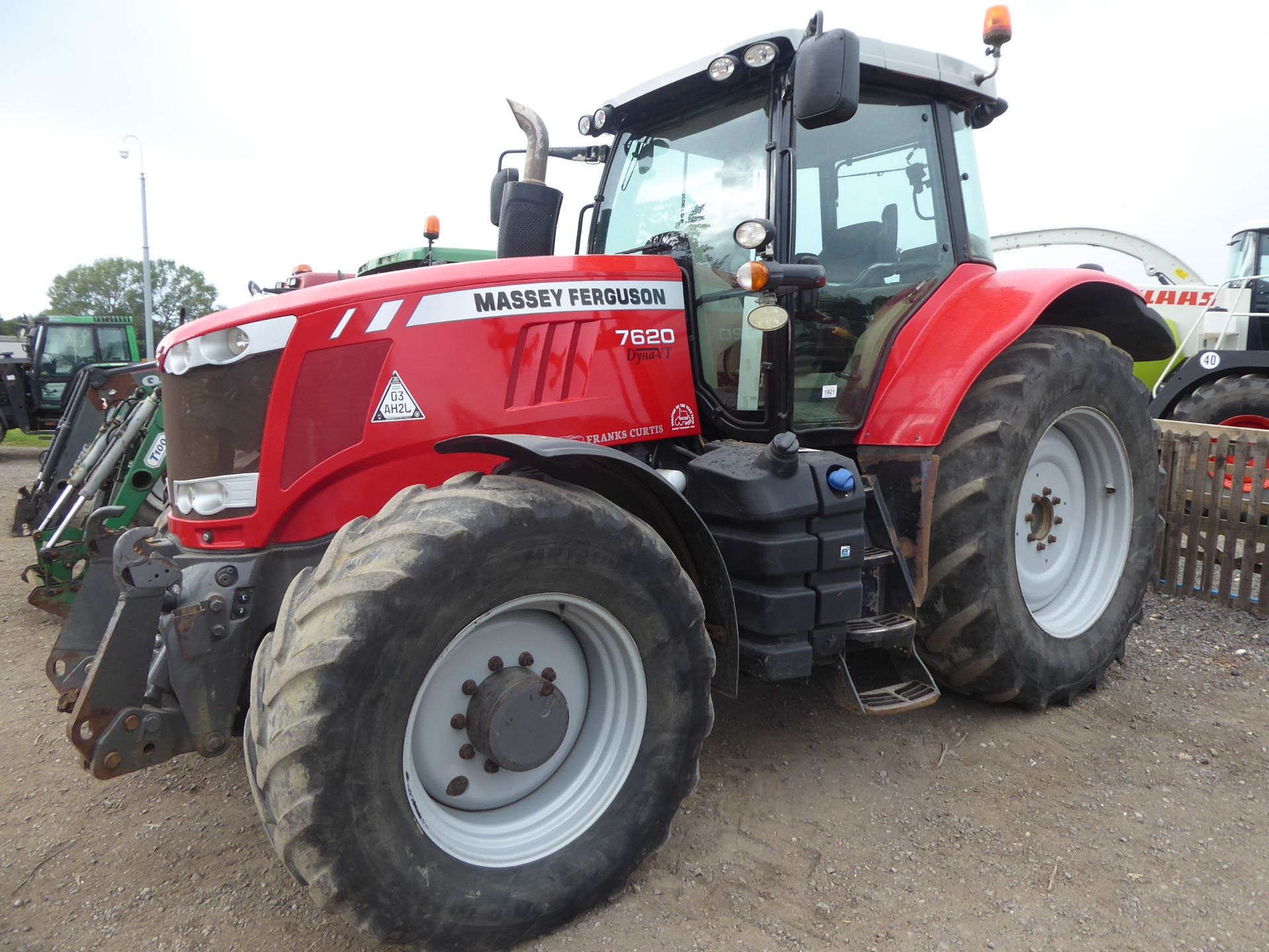 Massey Ferguson 7620 Exclusive 4wd tractor c/w VT gearbox, 150ltr/min hydraulic pump, 4T front