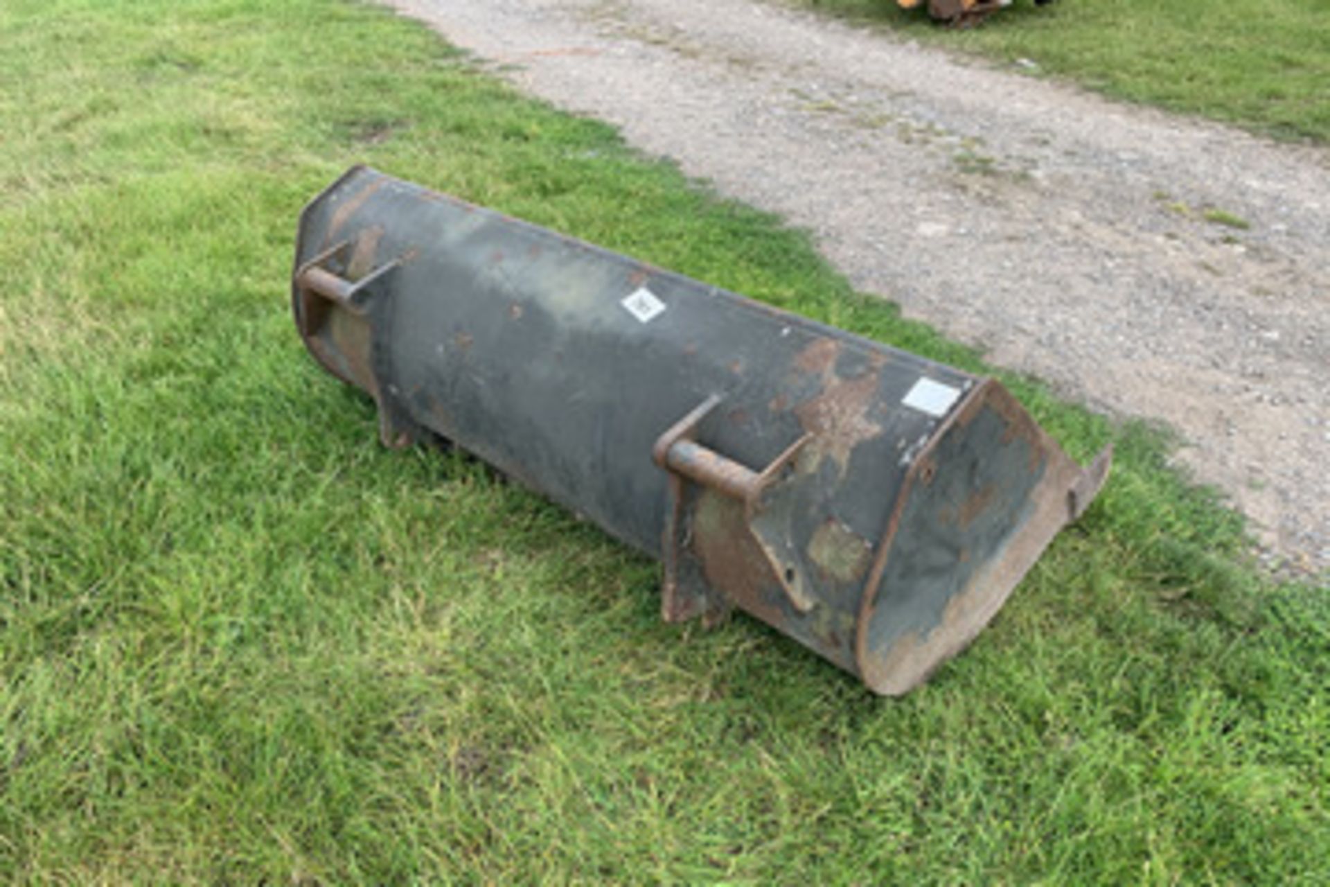 5ft bucket to Chilton & MX loader - Image 2 of 2