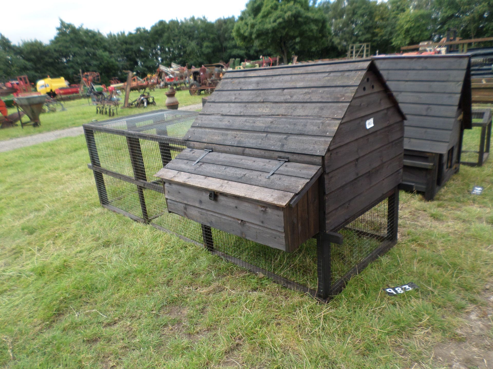 Raised chicken ark with run suitable for up to 6 birds NO VAT