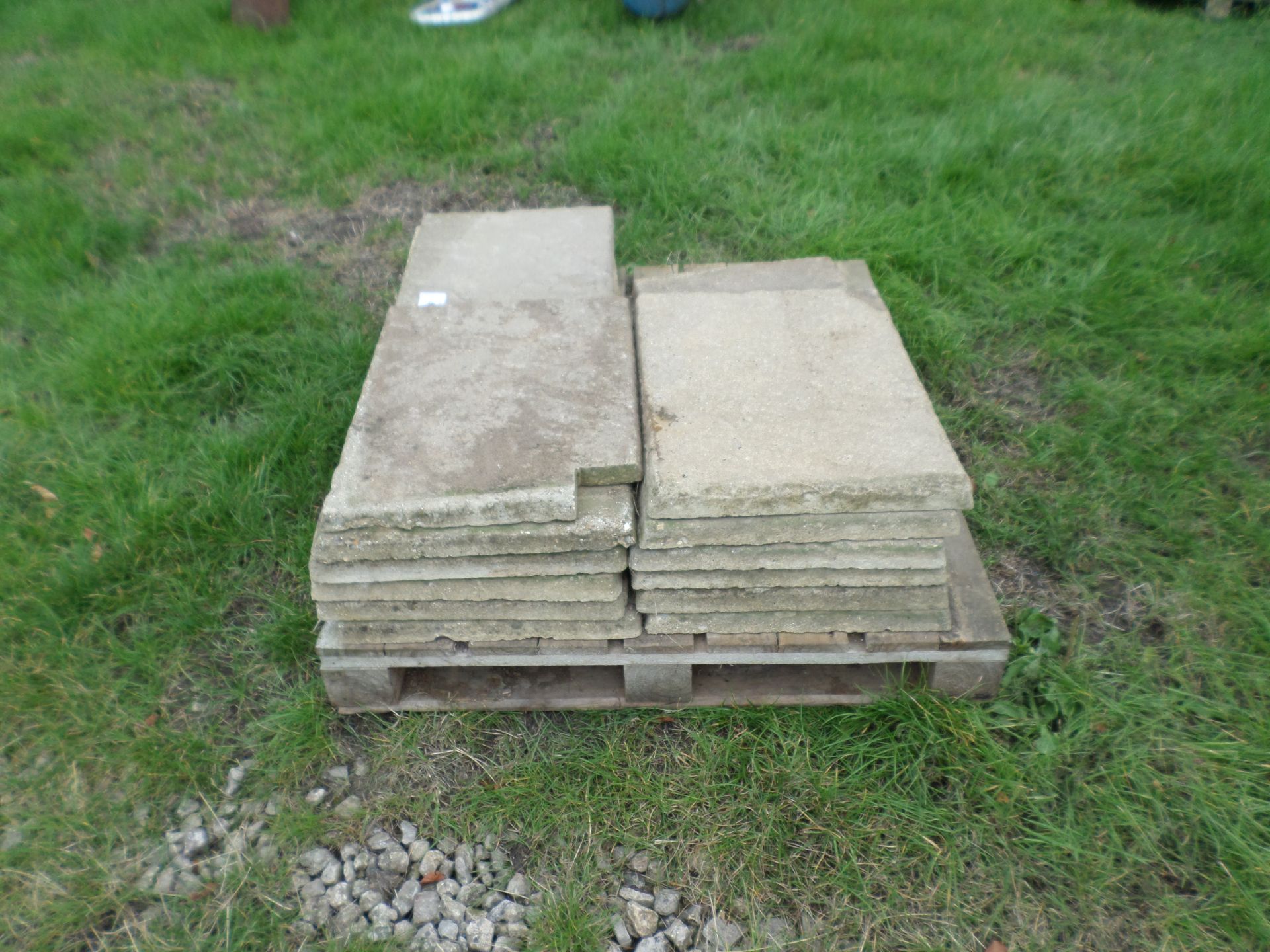 Pallet of paving slabs NO VAT - Image 2 of 2