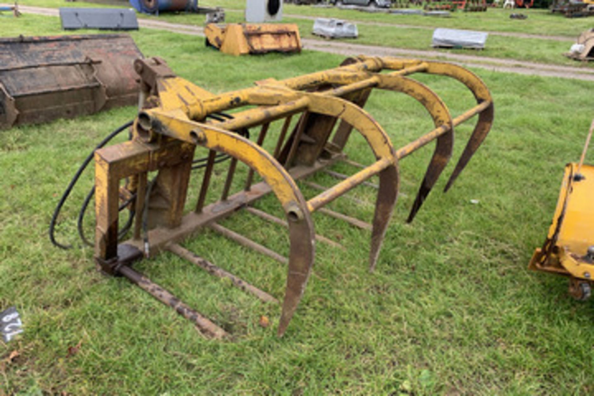 Sanderson 6'6" muck grab with JCB quick fit brackets