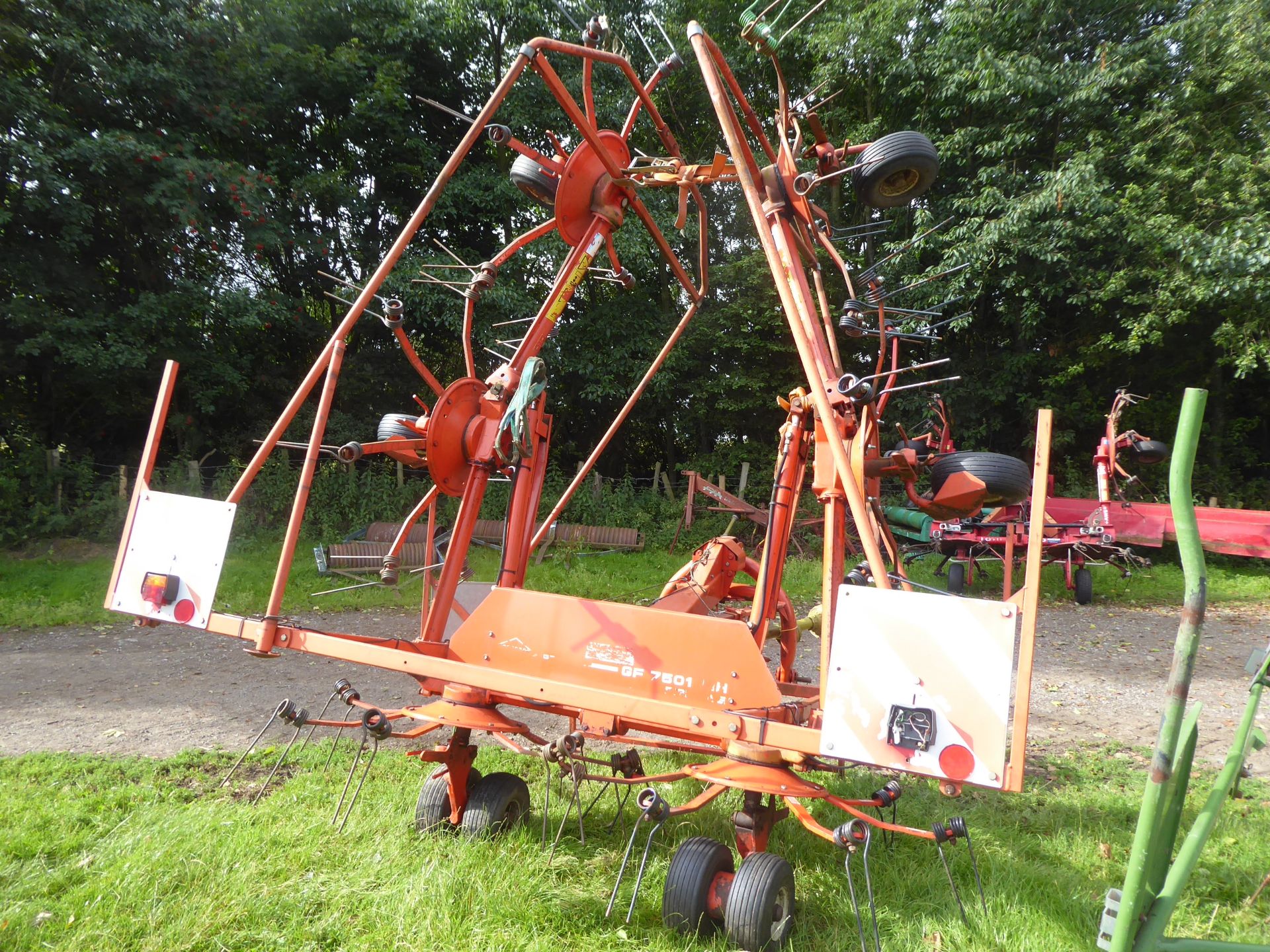 Kuhn GF 7501 6 row rotor tedder - Image 2 of 2
