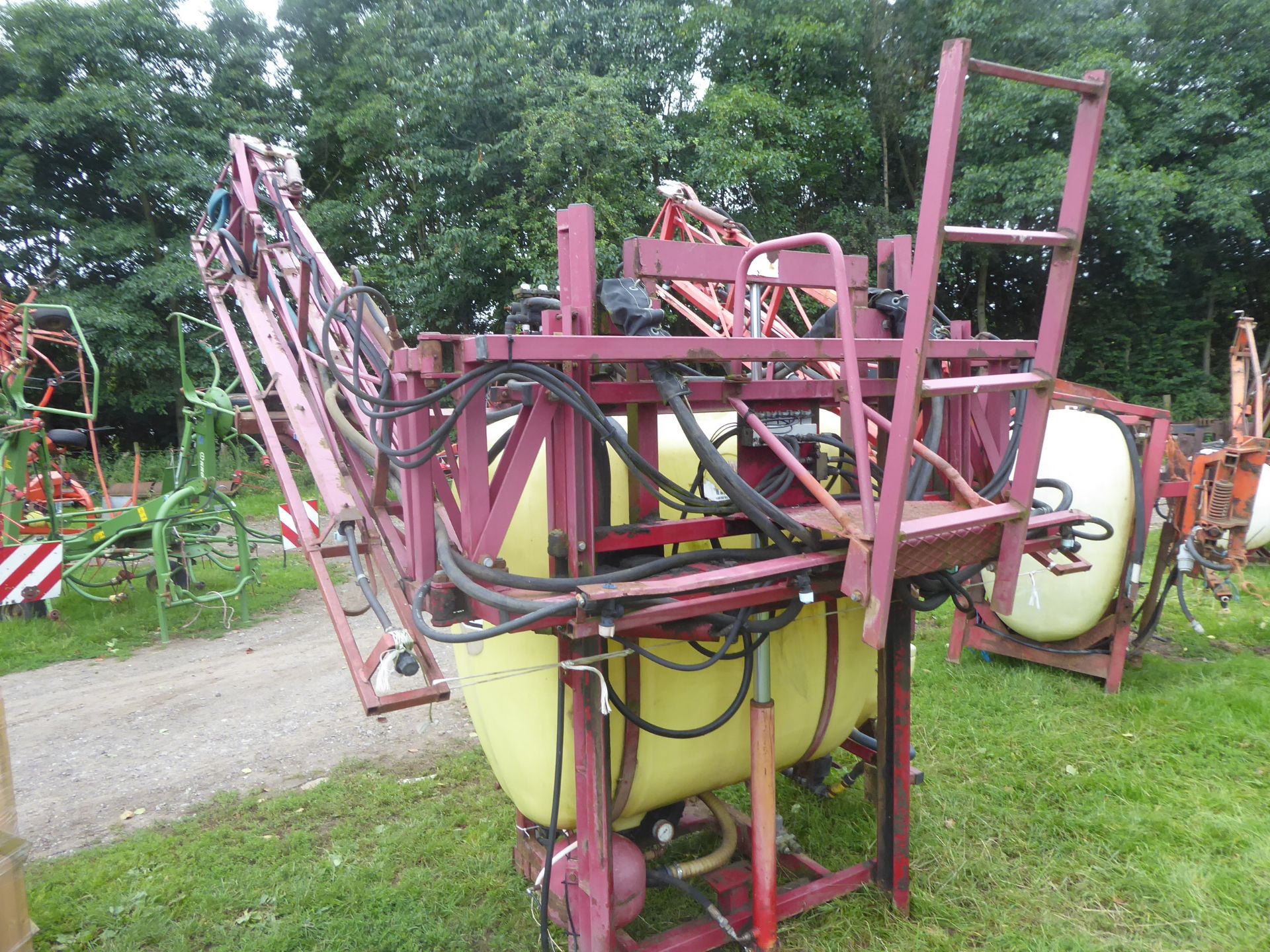 Hardi 12m sprayer, hydraulic folding, air controls, spares or repair but in full working order when - Image 2 of 2