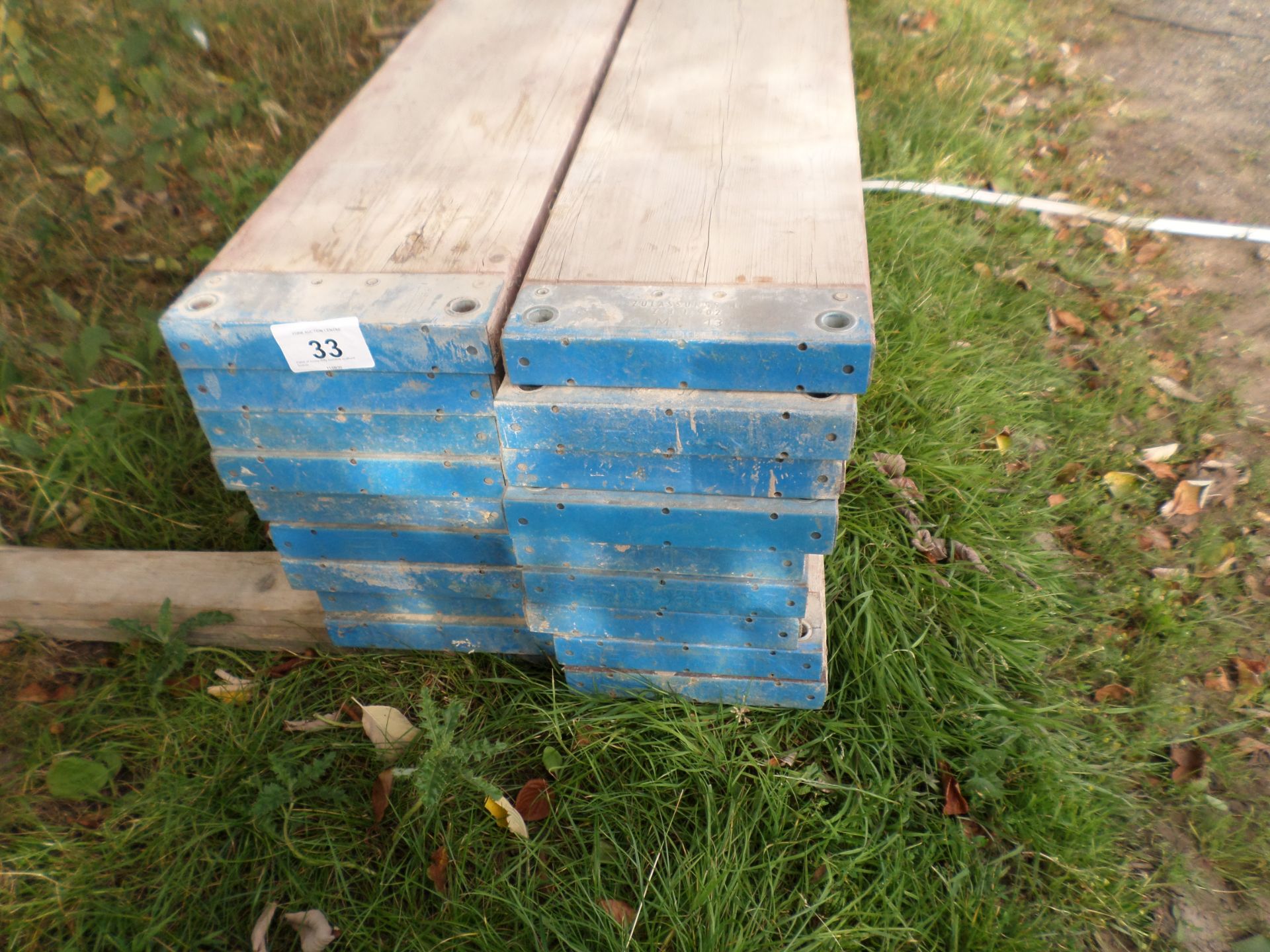 Pallet of heavy duty builders scaffold boards - Image 2 of 2