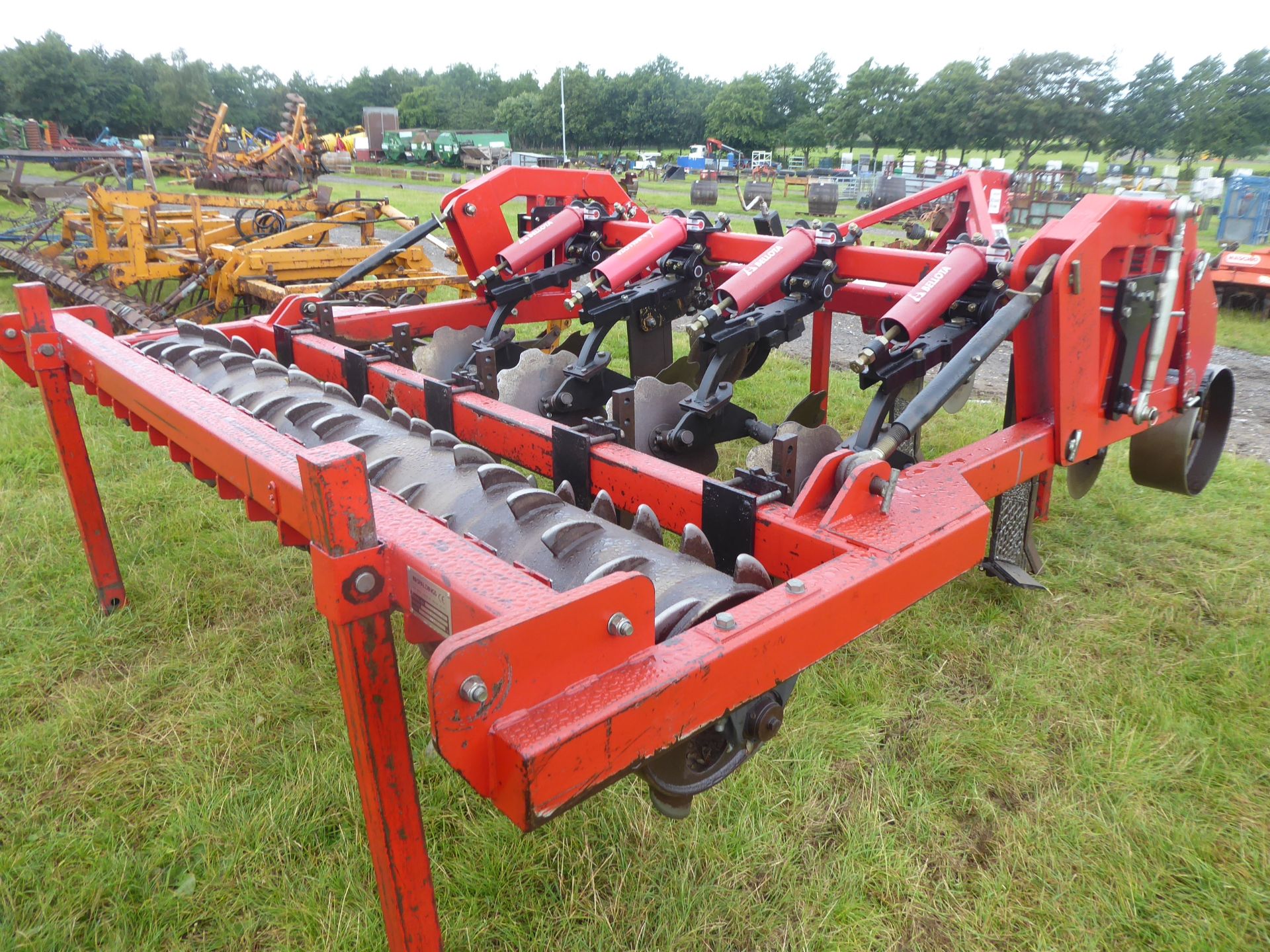 Spaldings 3 leg flat lift, vgc, depth wheels, leading discs, cultivating disc assembly, levelling - Image 5 of 5