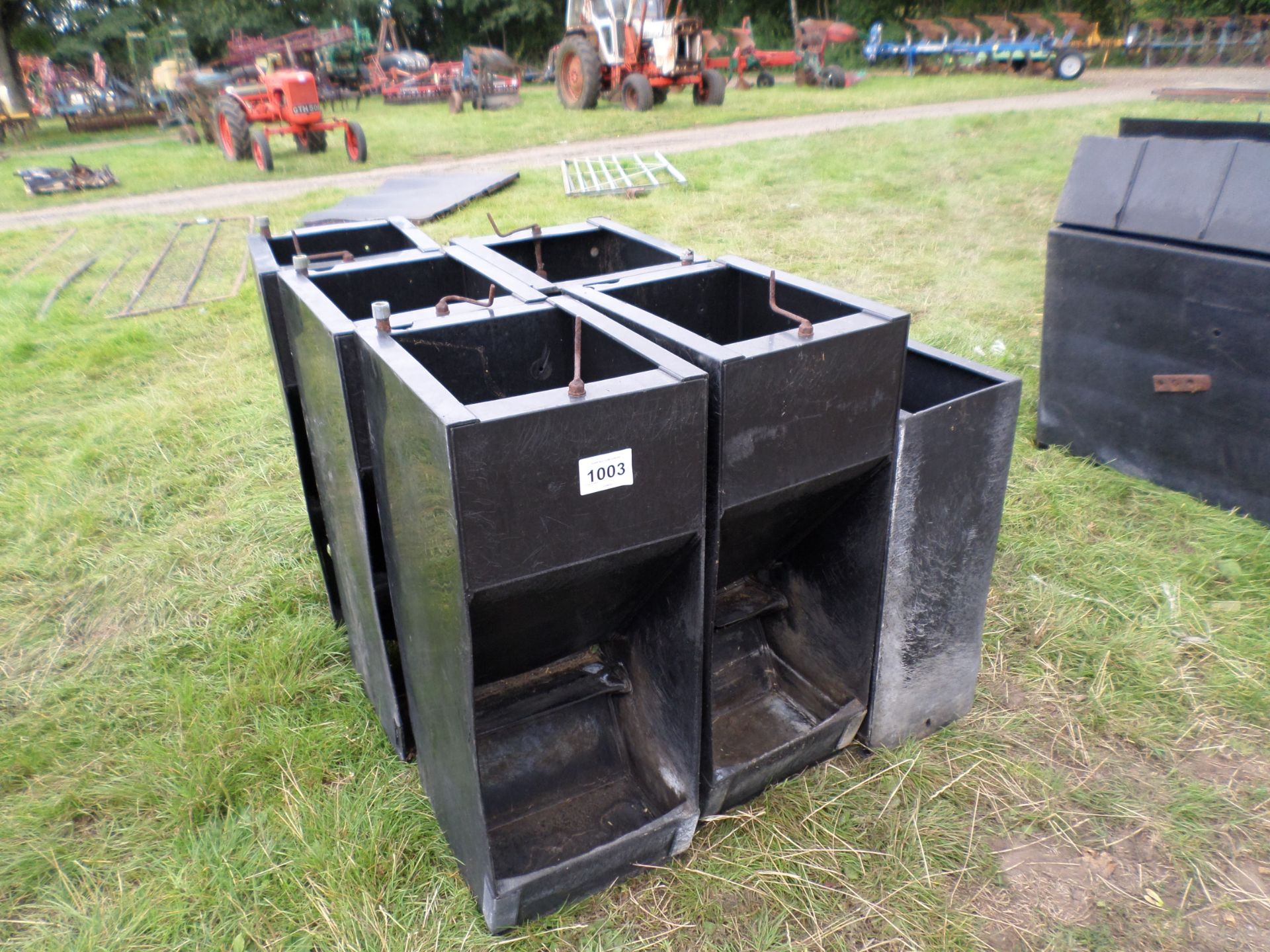 5 pig feeders