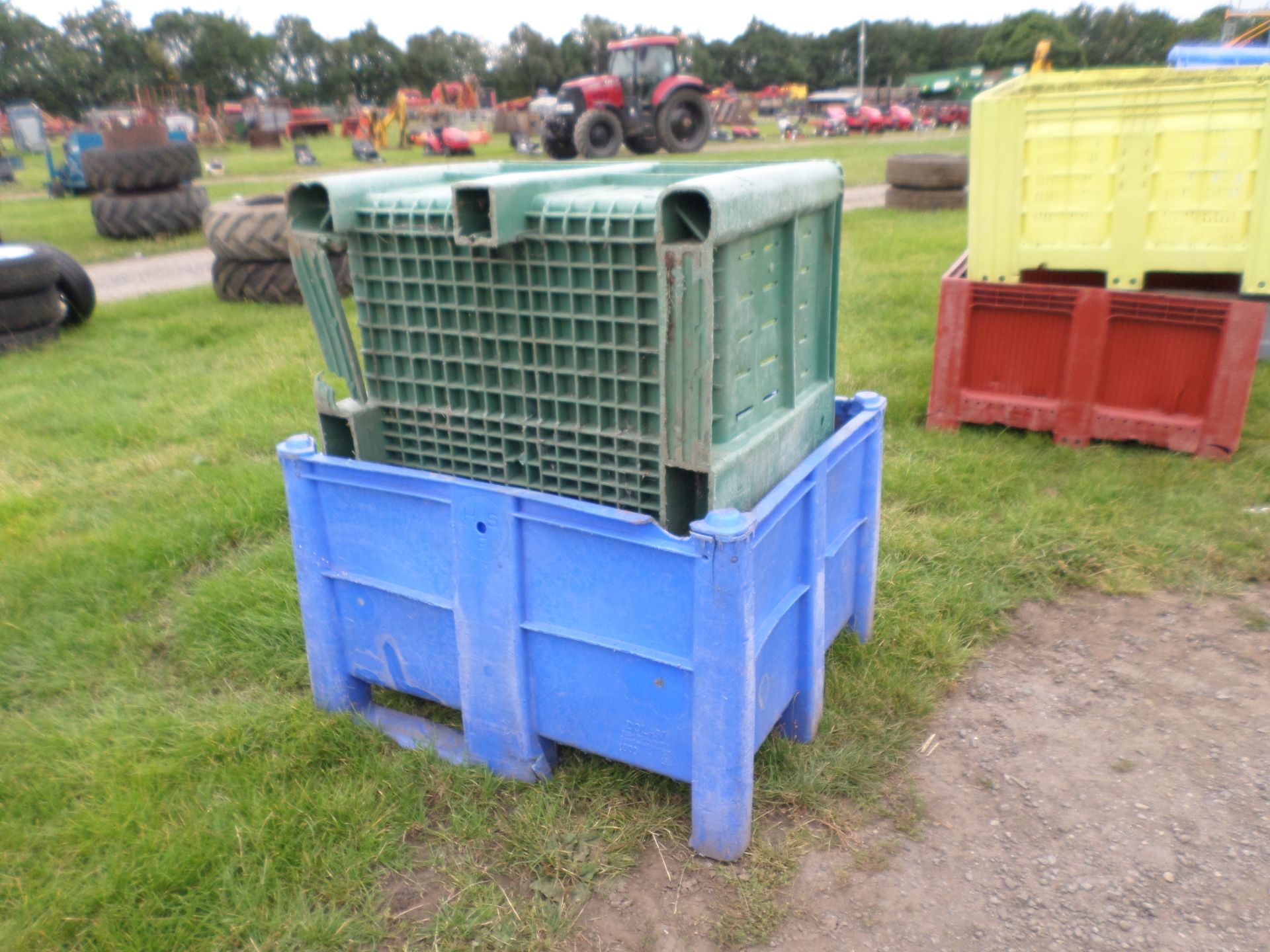 2 x Dovlav type material forklift handling boxes