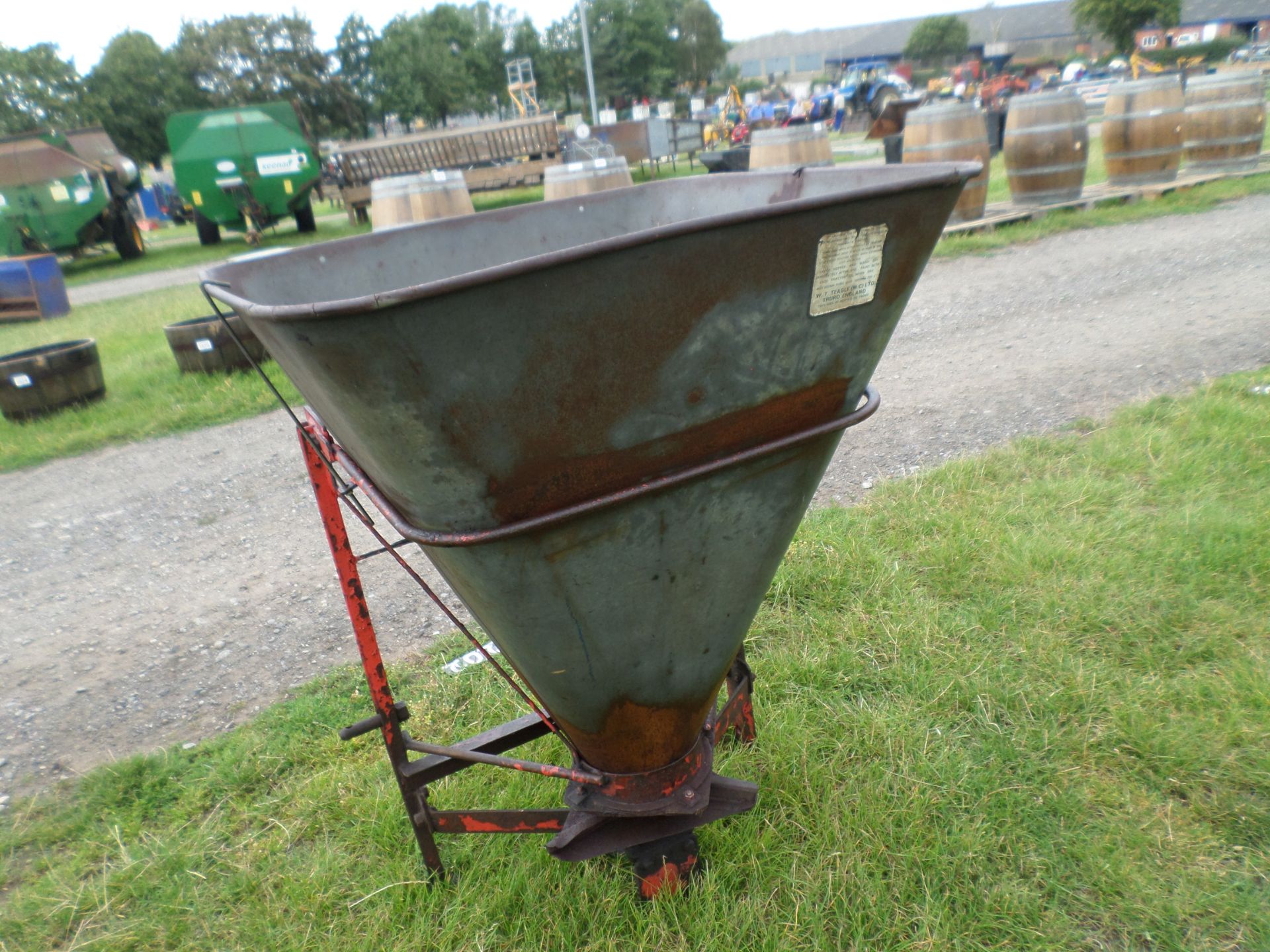 Teagle fertiliser spreader NO VAT - Image 3 of 3