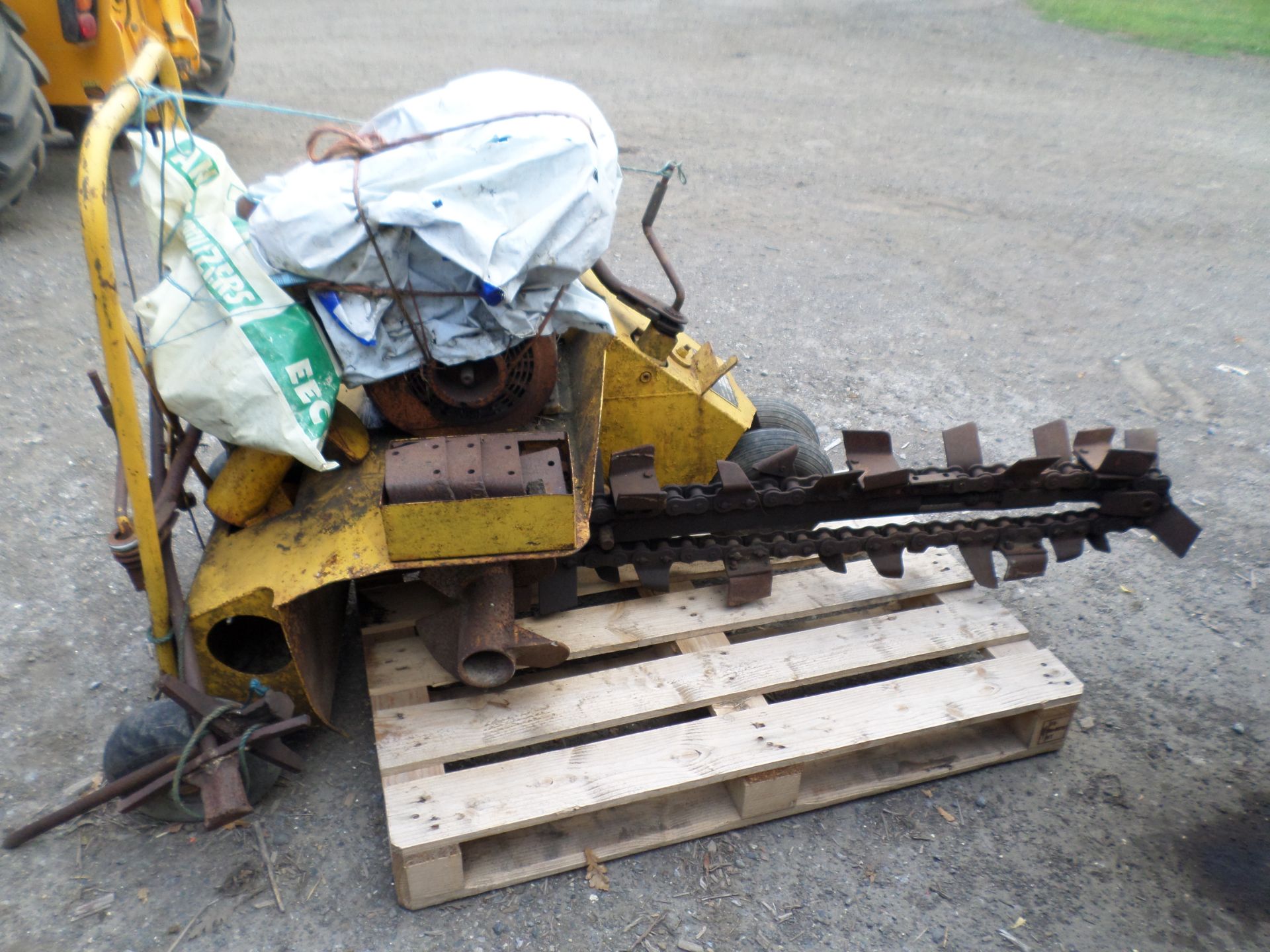 Diesel engine trencher - Image 2 of 2
