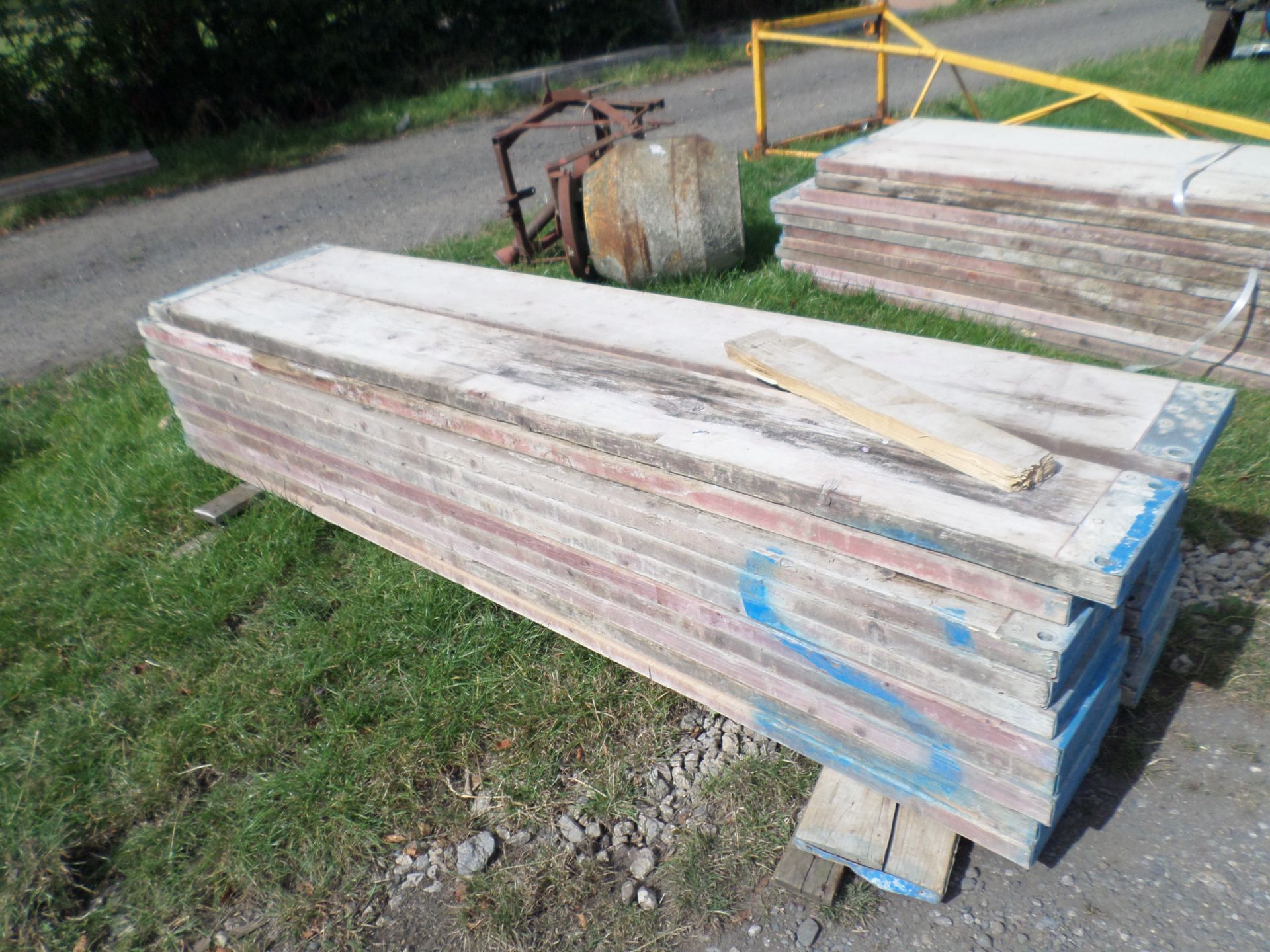 Assorted lengths of heavy duty scaffold planks