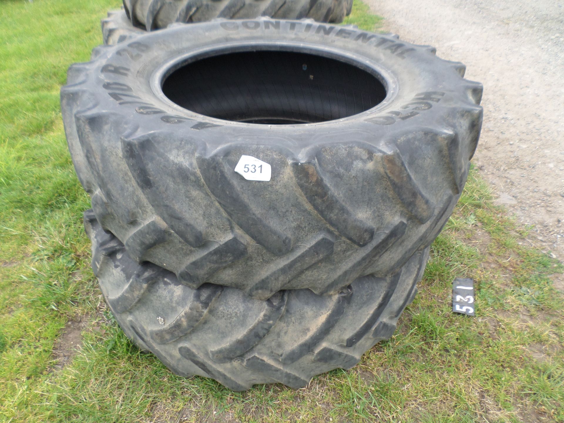 Pair dual wheels/tyres 420/70/28